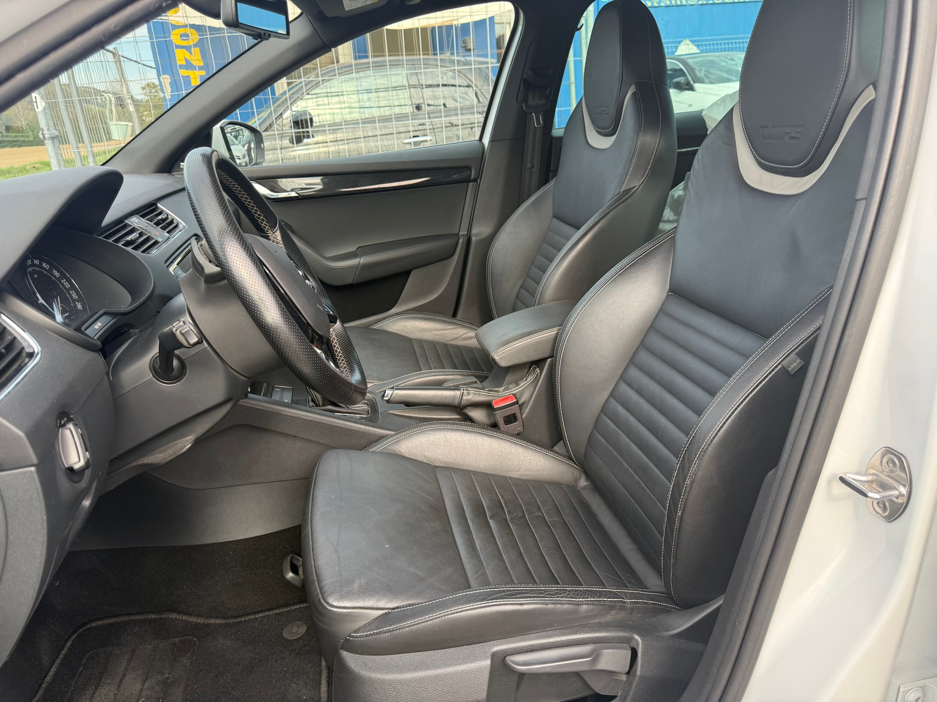 SKODA Octavia Combi 2.0 TDI RS DSG-image-8
