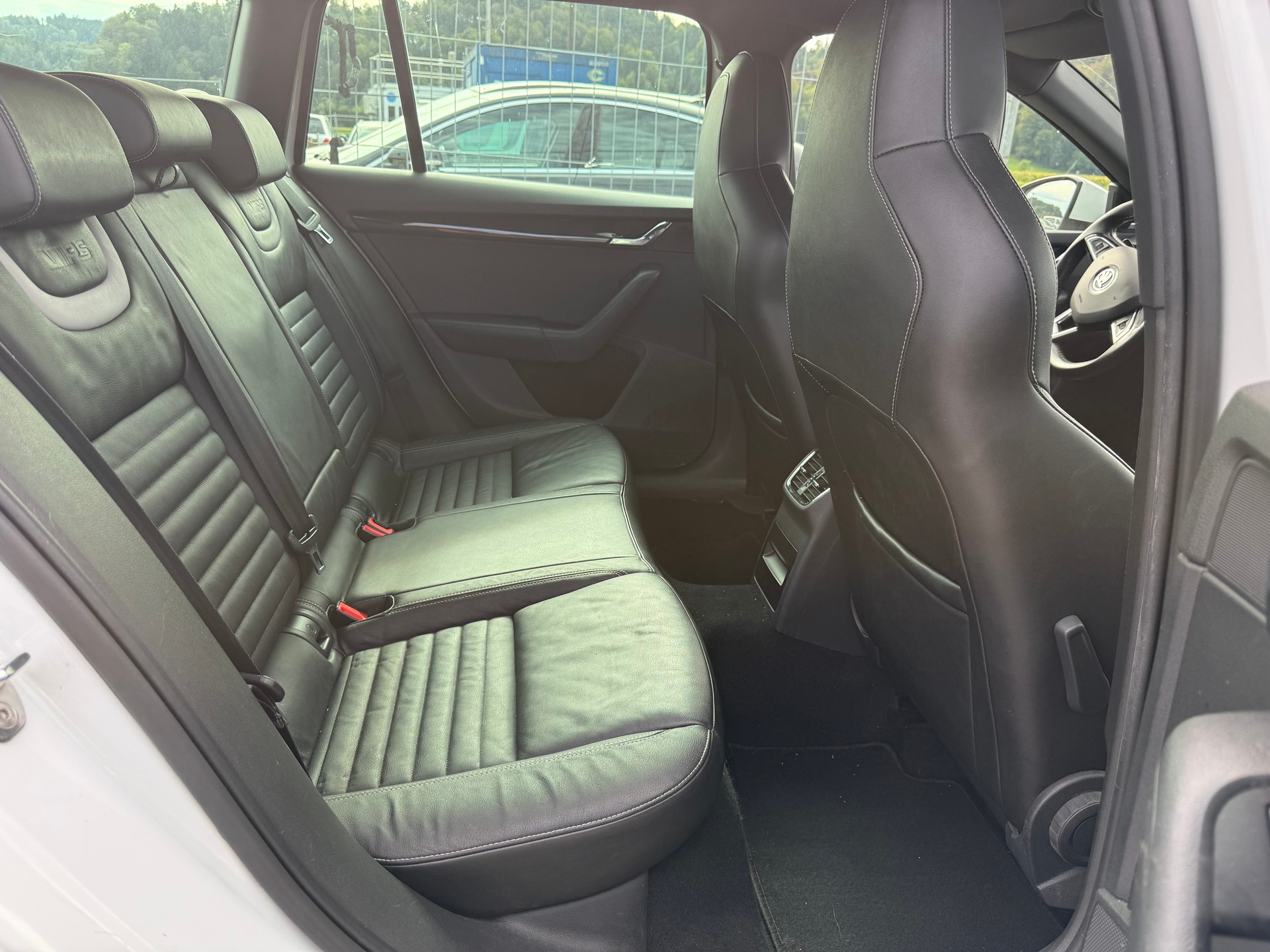 SKODA Octavia Combi 2.0 TDI RS DSG-image-11