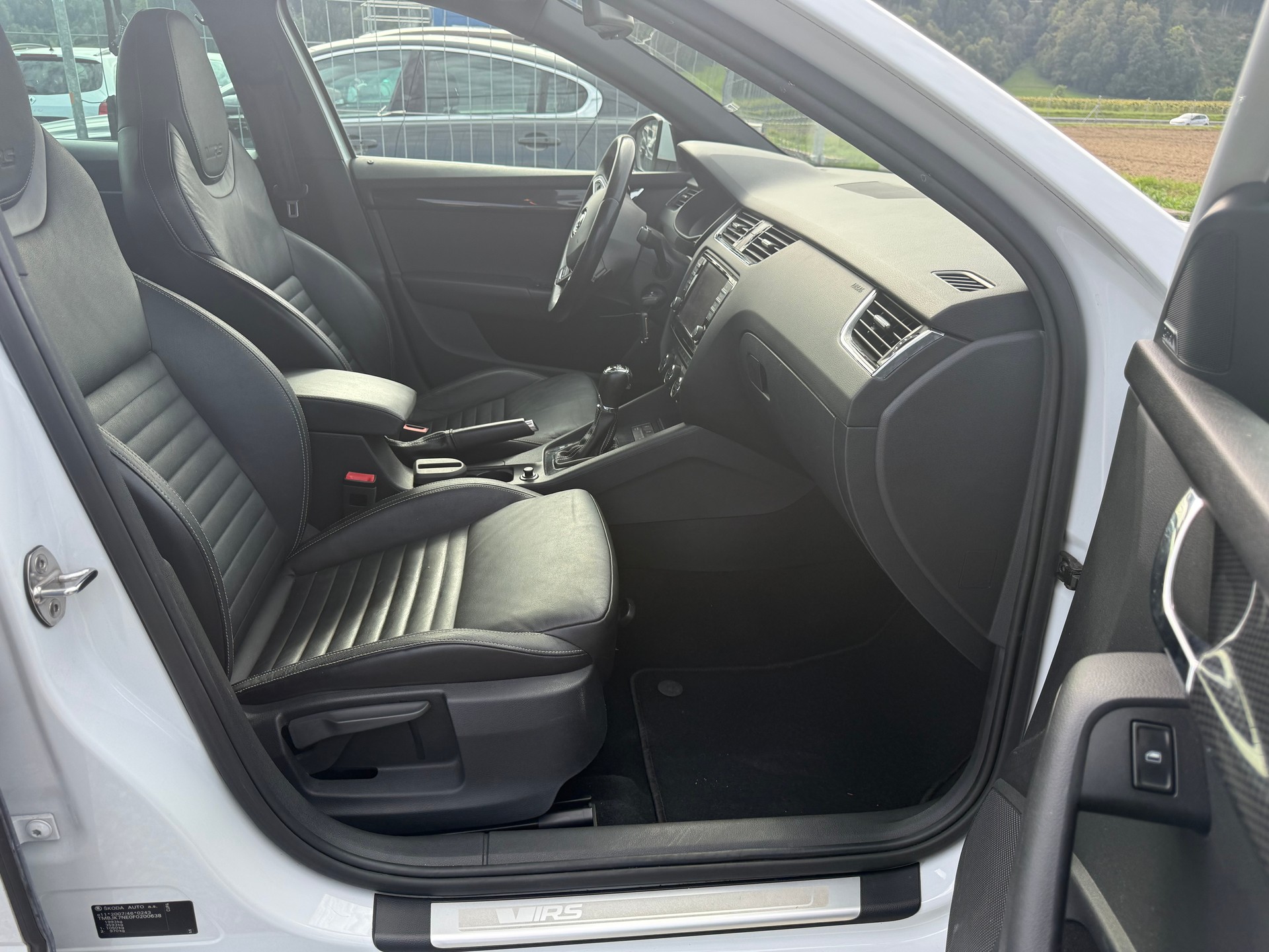 SKODA Octavia Combi 2.0 TDI RS DSG-image-9