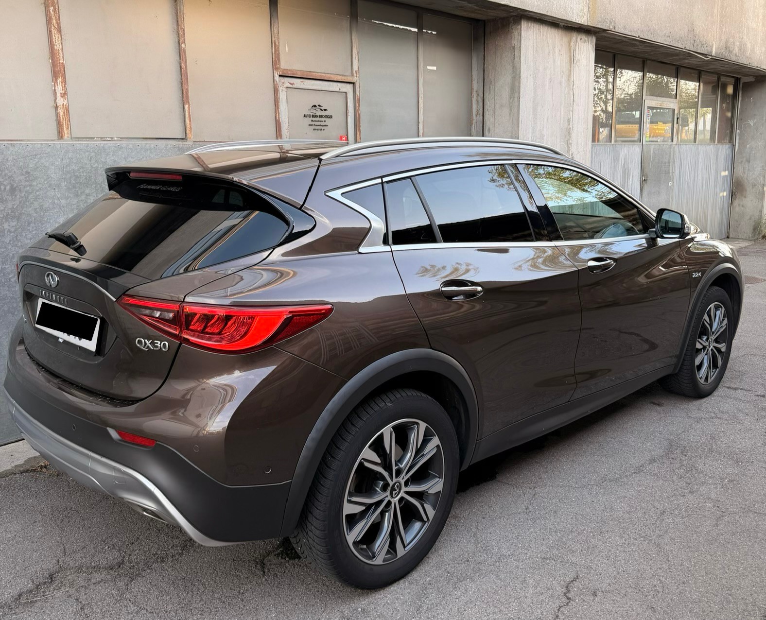 INFINITI QX30 2.2d Premium DCT AWD-image-2