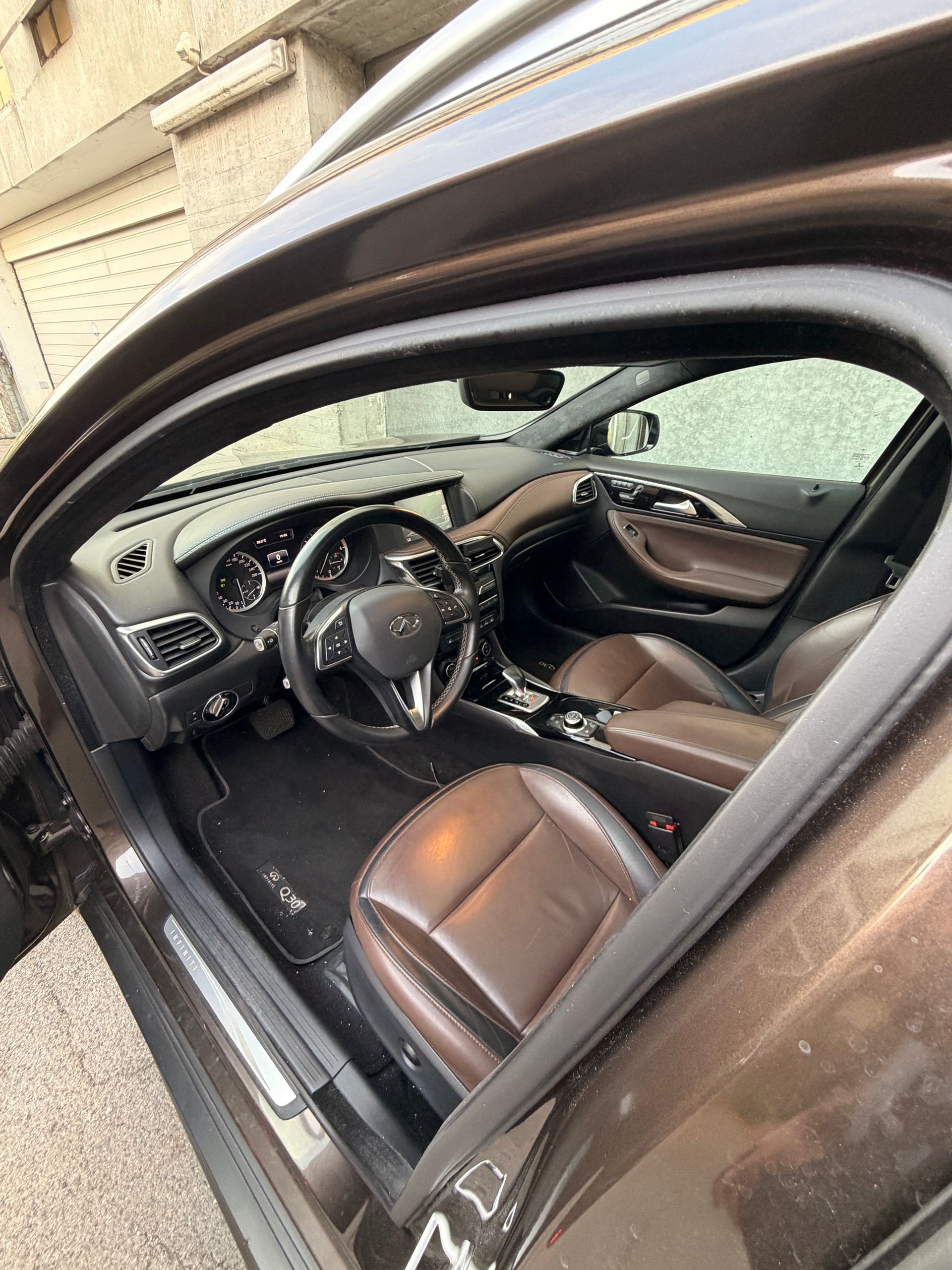 INFINITI QX30 2.2d Premium DCT AWD-image-4