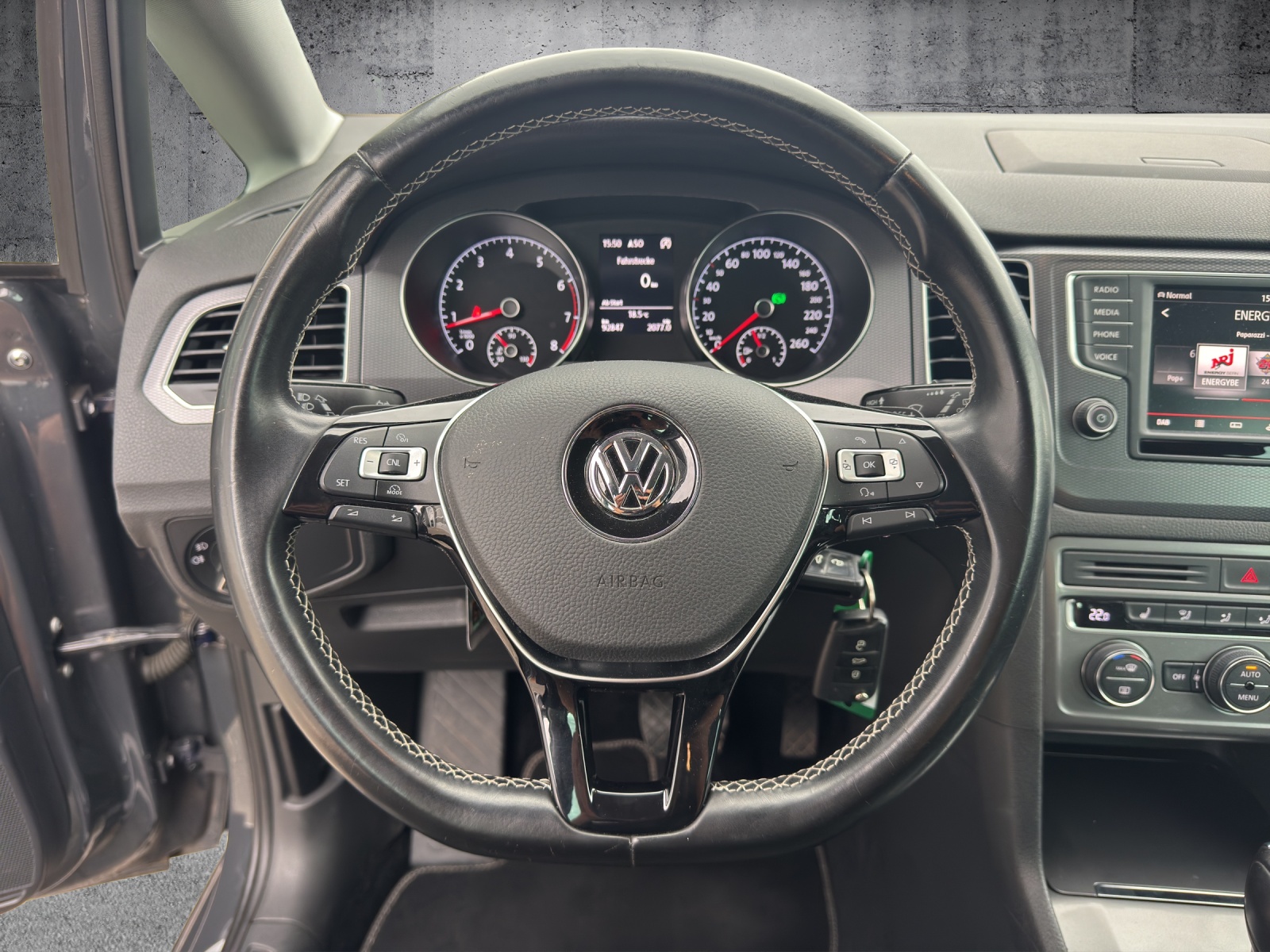 VW Golf Sportsvan 1.4 TSI Lounge DSG-image-12