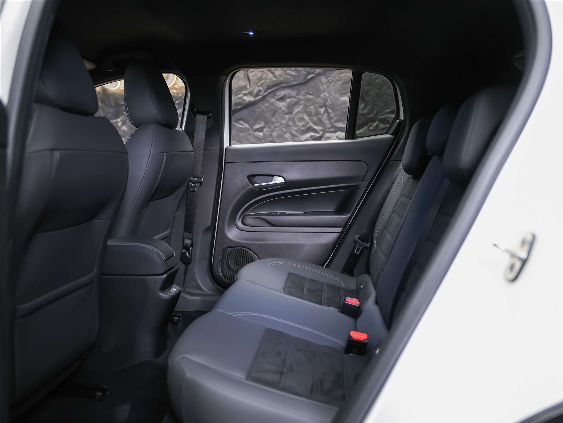 FIAT 600h MildHybrid La Prima *SOFORT Verfügbar*Werksgarantie*Massage*-image-12