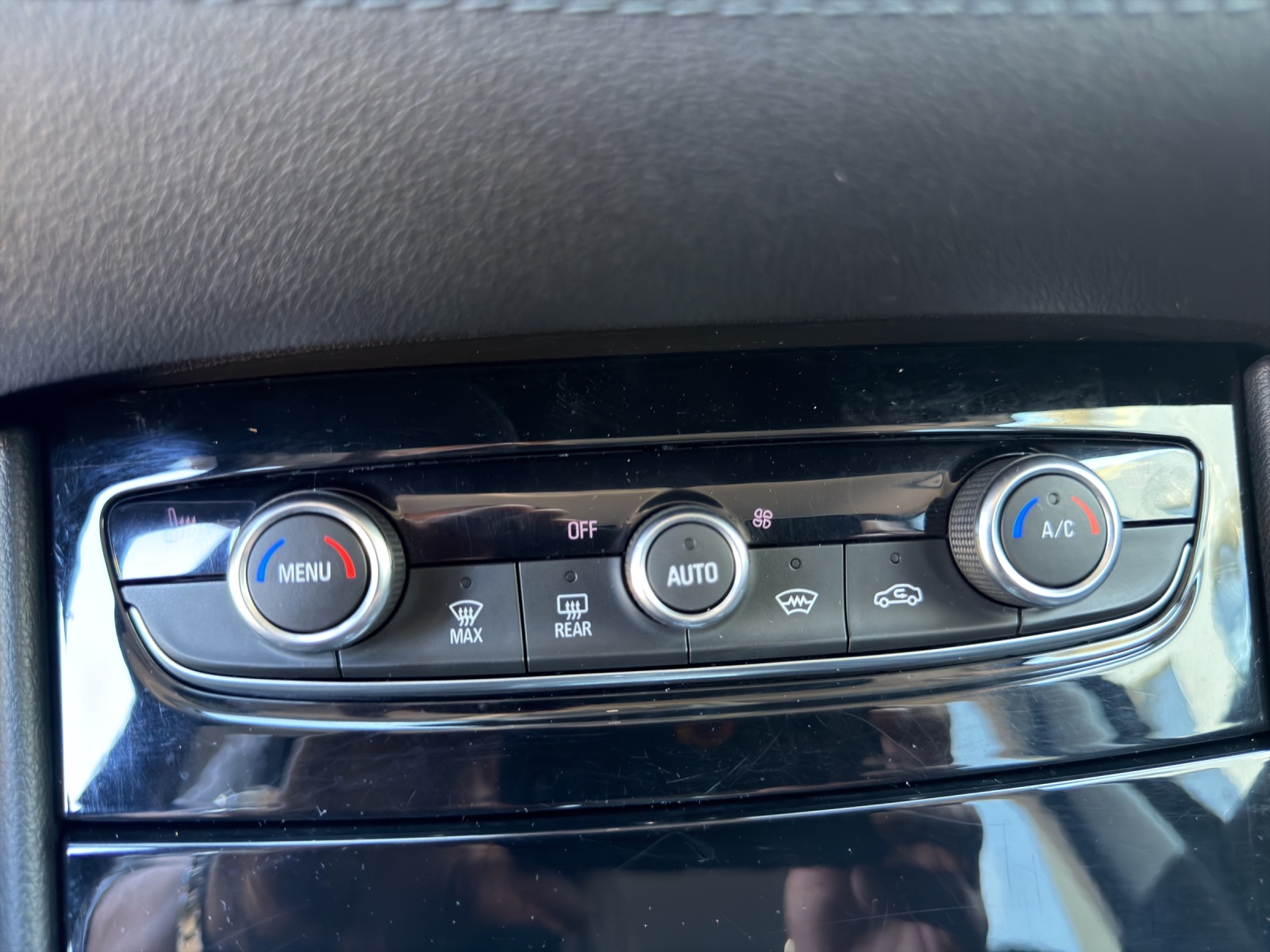 OPEL Grandland X 1.2i TP Ultimate Automatik-image-15