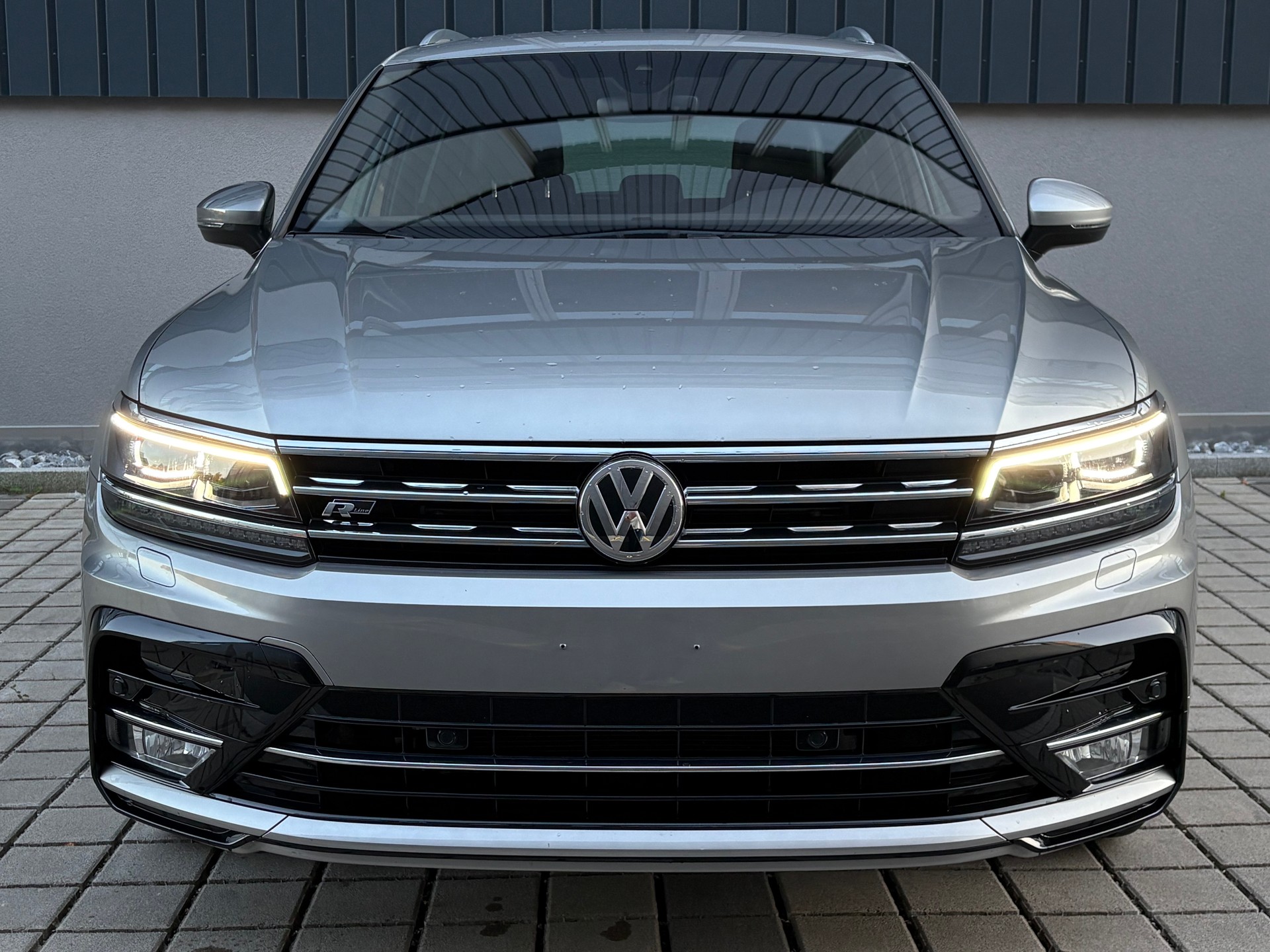VW Tiguan 2.0TSI R-Line Highline 4Motion DSG frisch ab MFK-image-1