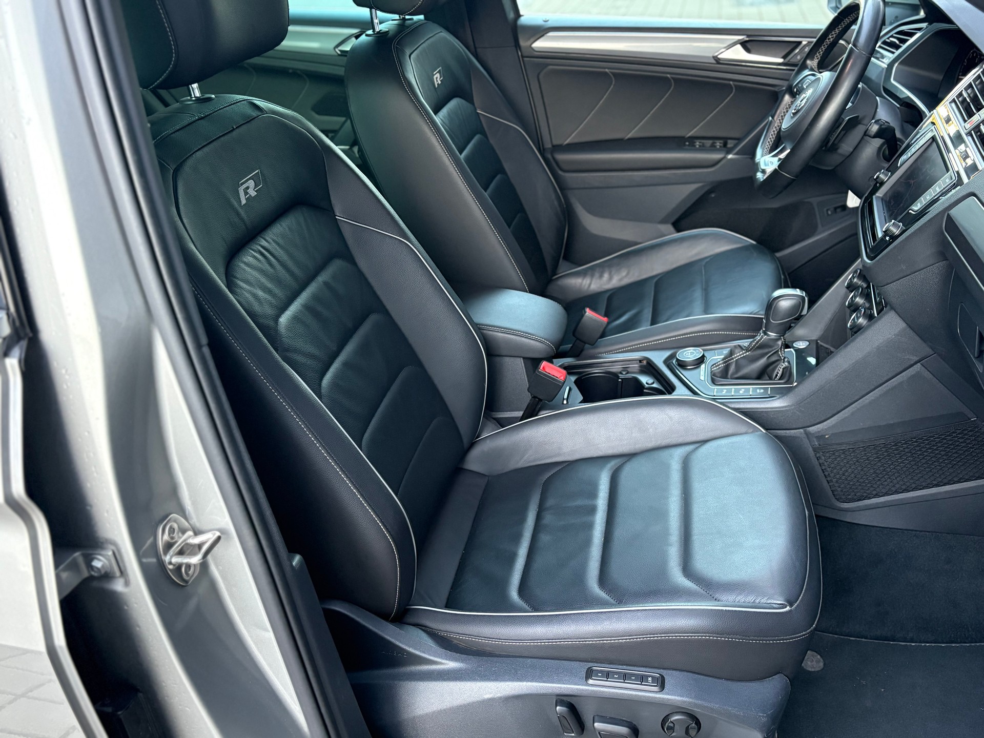 VW Tiguan 2.0TSI R-Line Highline 4Motion DSG frisch ab MFK-image-10