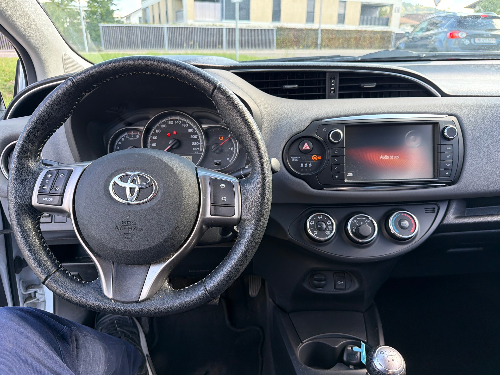 TOYOTA Yaris 1.33 Style Multidrive-image-5
