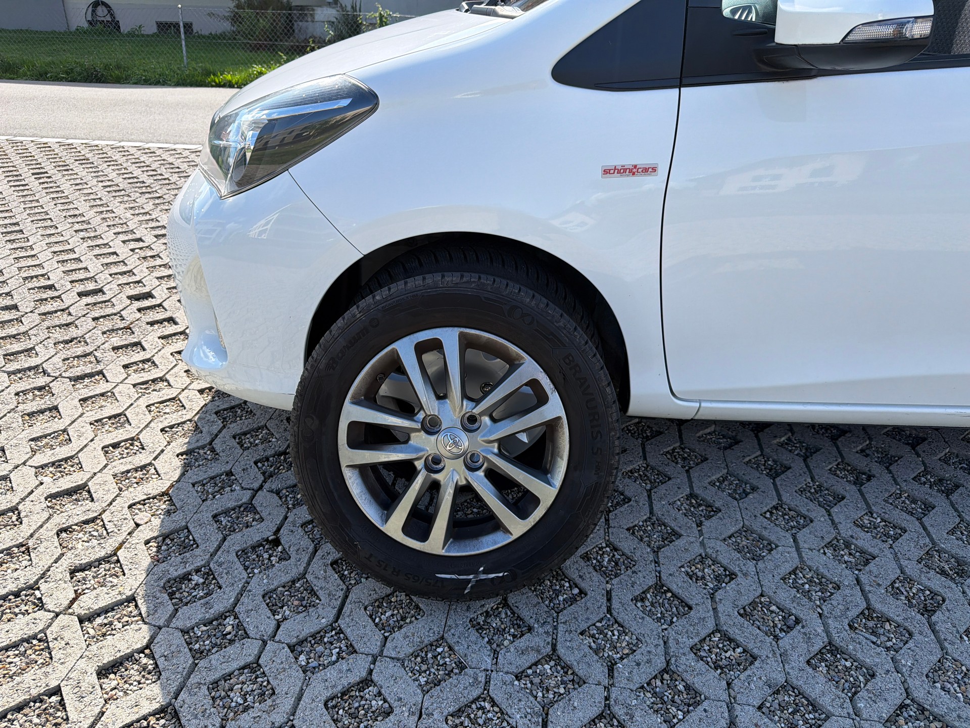 TOYOTA Yaris 1.33 Style Multidrive-image-9