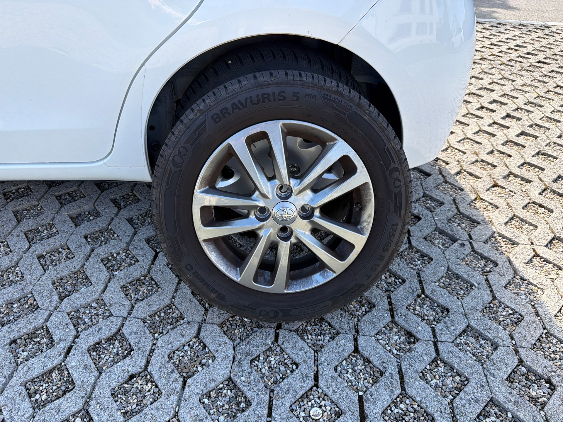 TOYOTA Yaris 1.33 Style Multidrive-image-8