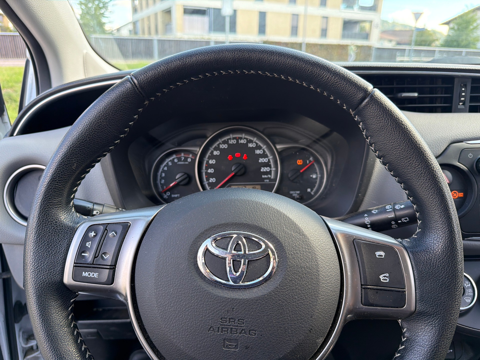TOYOTA Yaris 1.33 Style Multidrive-image-4