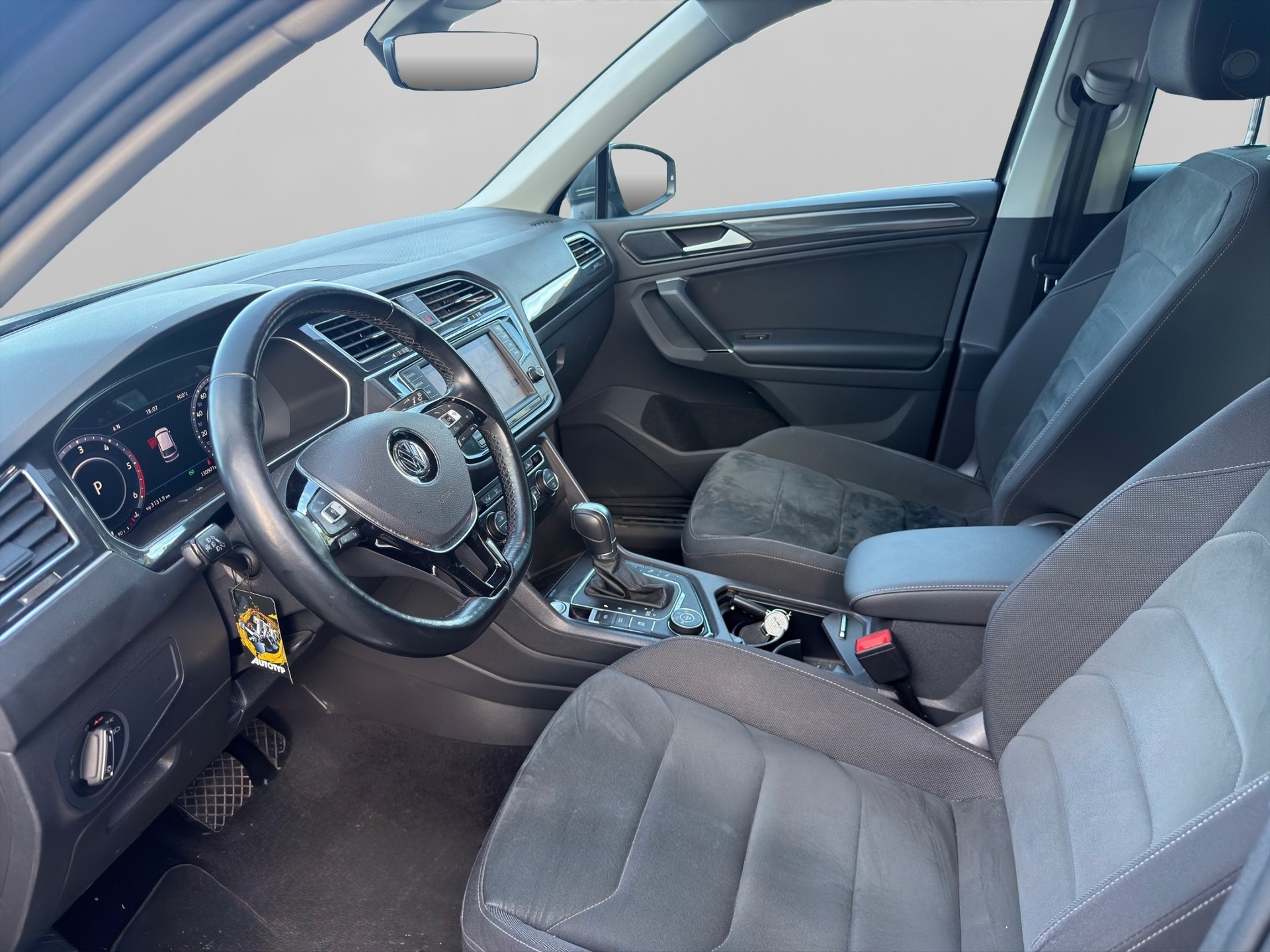 VW Tiguan 2.0 TDI SCR Highline 4Motion DSG-image-8