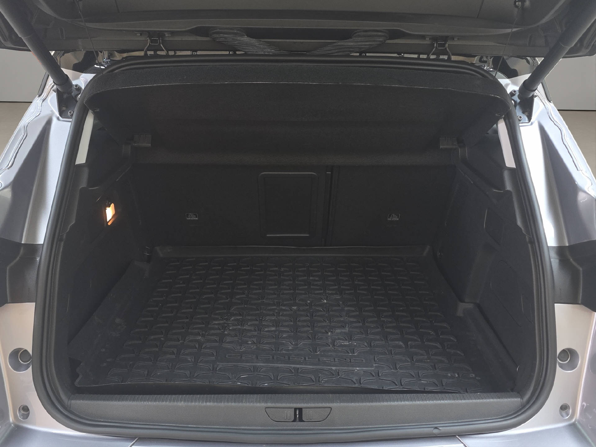 OPEL Grandland-image-11
