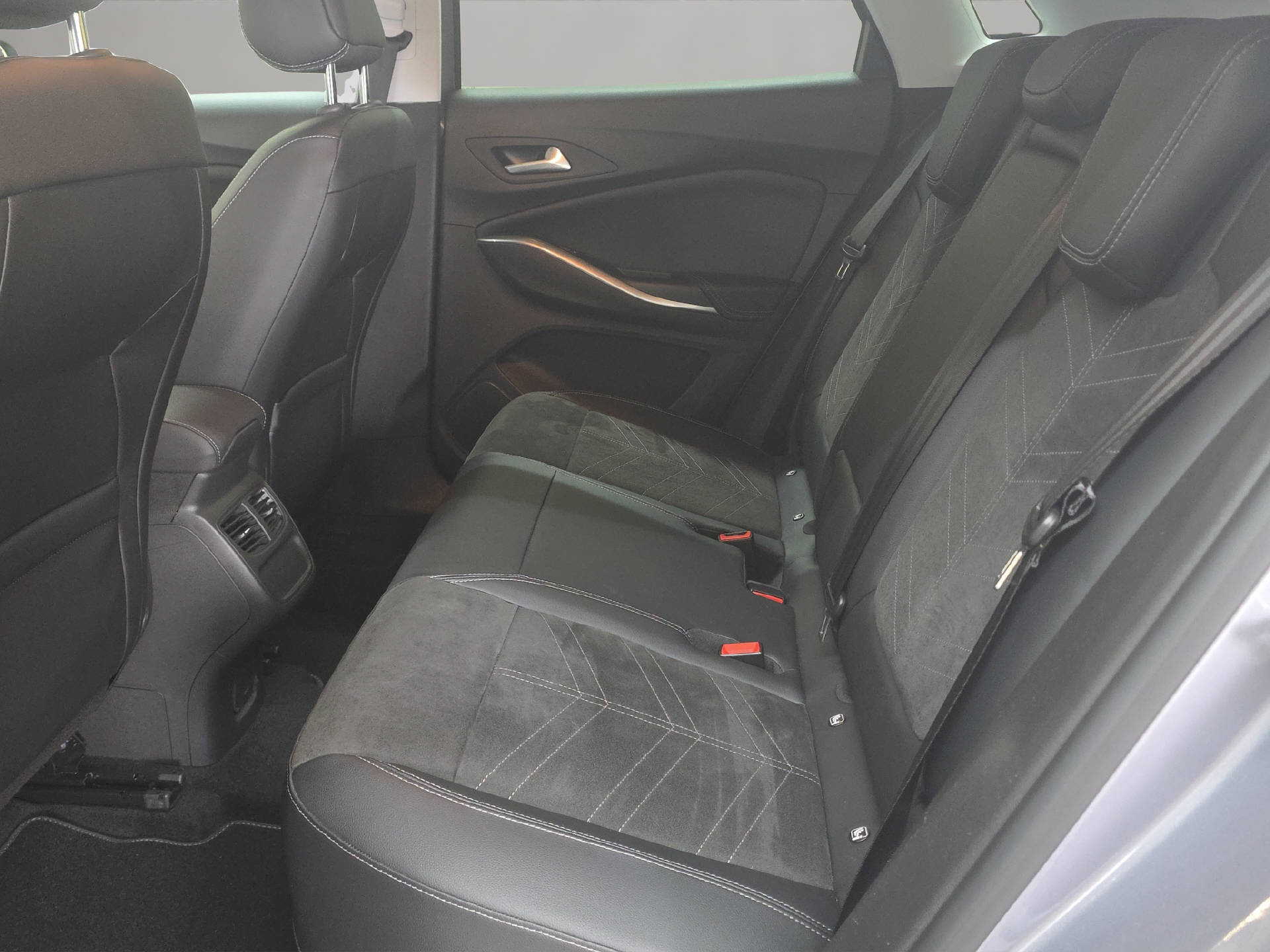 OPEL Grandland-image-9