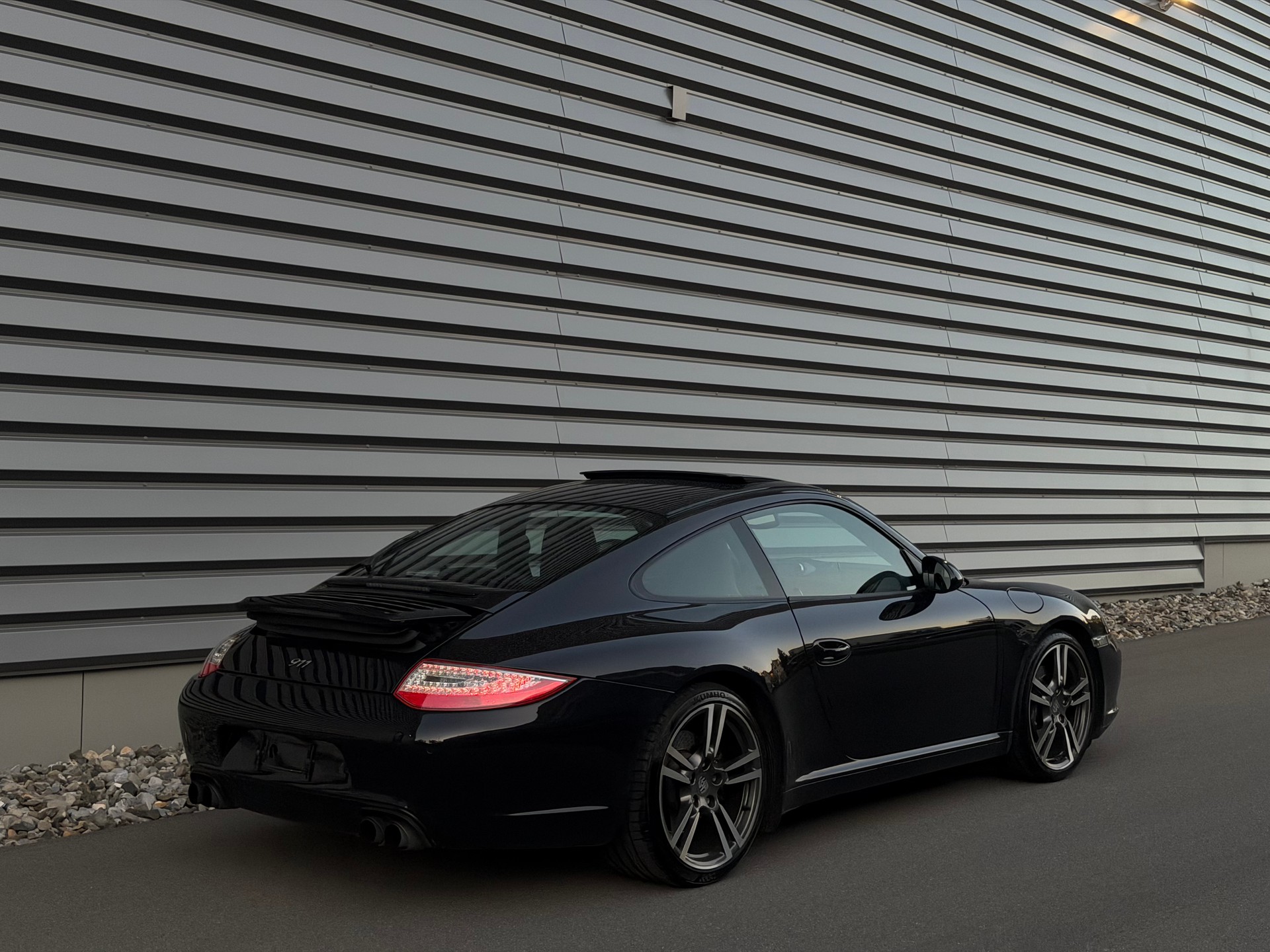 PORSCHE 911 Black Edition PDK-image-2