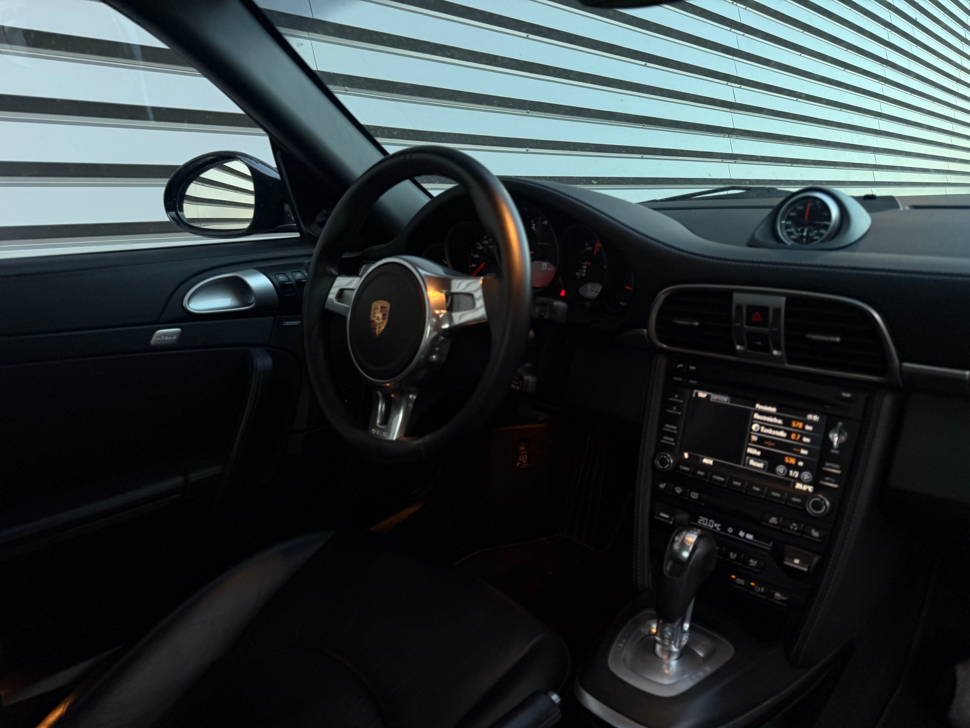 PORSCHE 911 Black Edition PDK-image-10