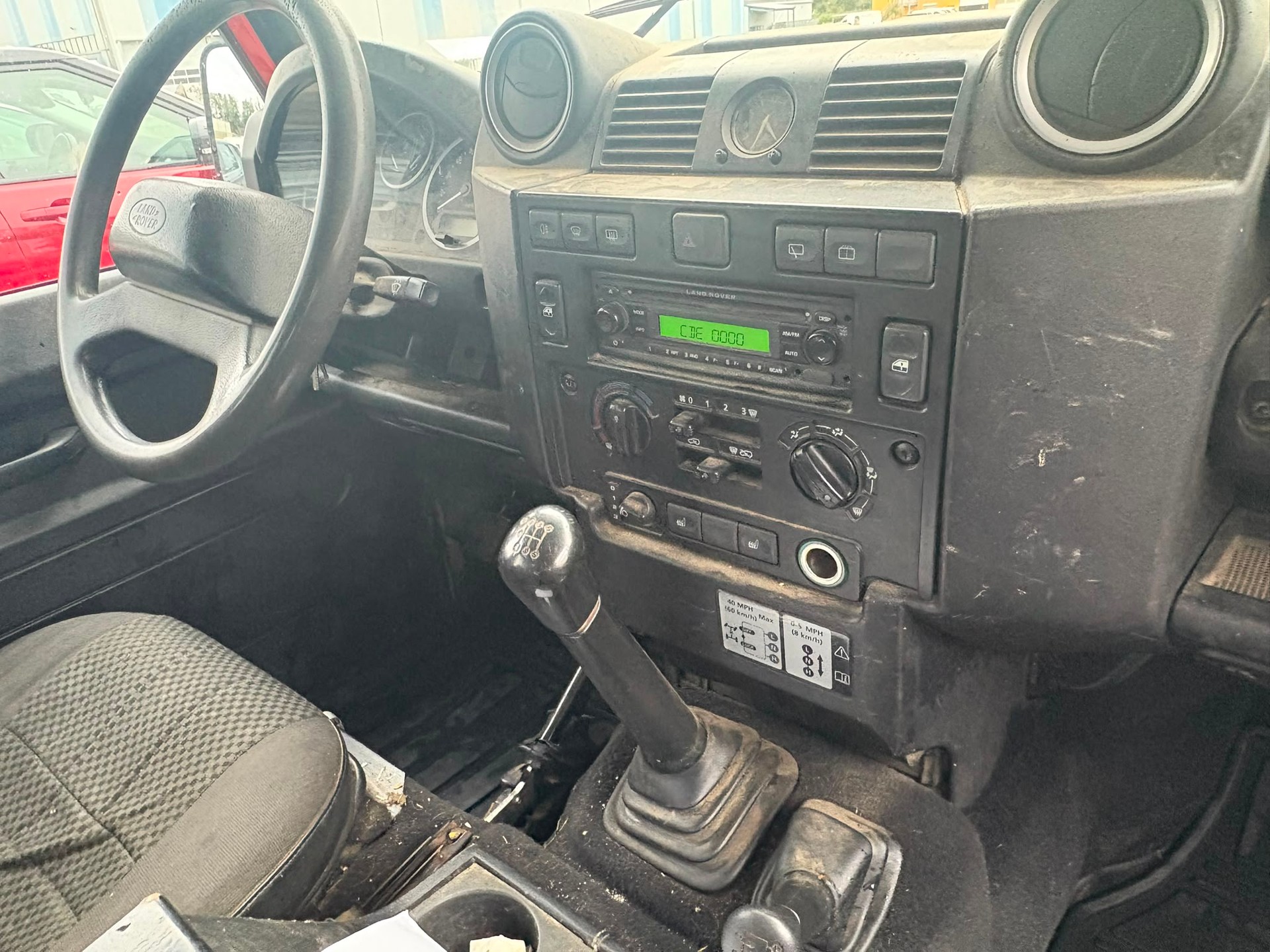 LAND ROVER Defender 90 SoftTop 2.4Tdc SVX-image-7