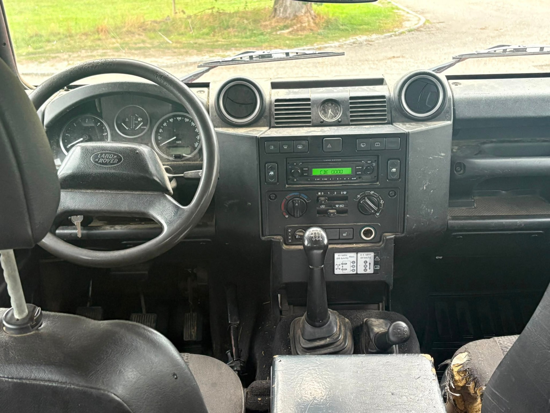 LAND ROVER Defender 90 SoftTop 2.4Tdc SVX-image-6