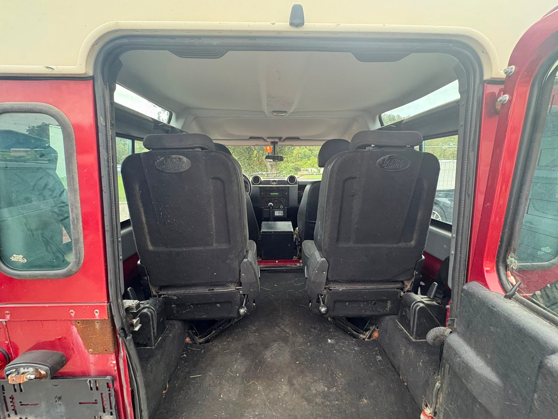 LAND ROVER Defender 90 SoftTop 2.4Tdc SVX-image-8
