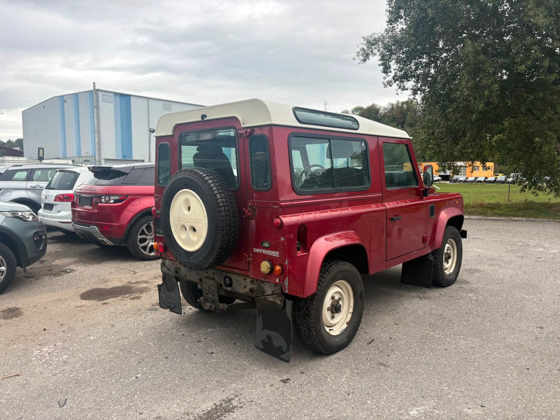 LAND ROVER Defender 90 SoftTop 2.4Tdc SVX-image-4