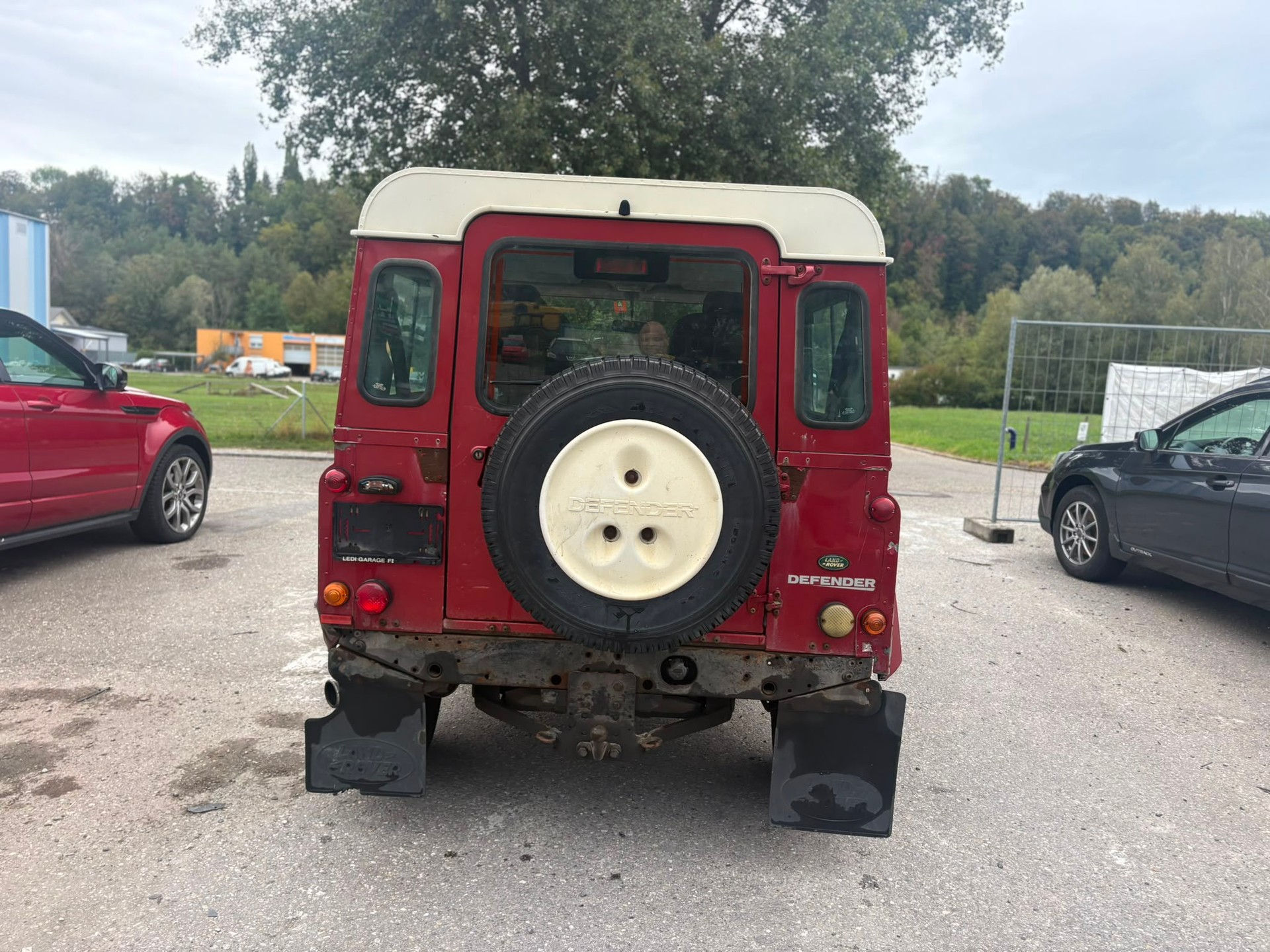 LAND ROVER Defender 90 SoftTop 2.4Tdc SVX-image-10