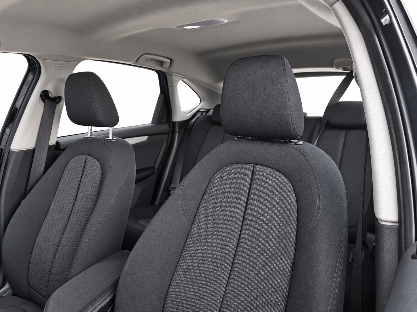 BMW 225xe Active Tourer-image-12