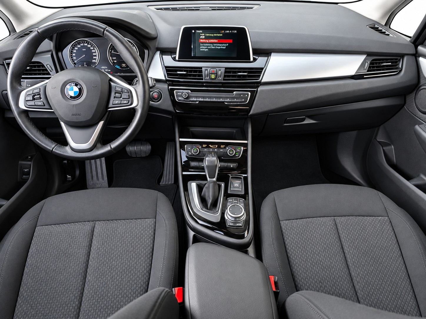 BMW 225xe Active Tourer-image-9
