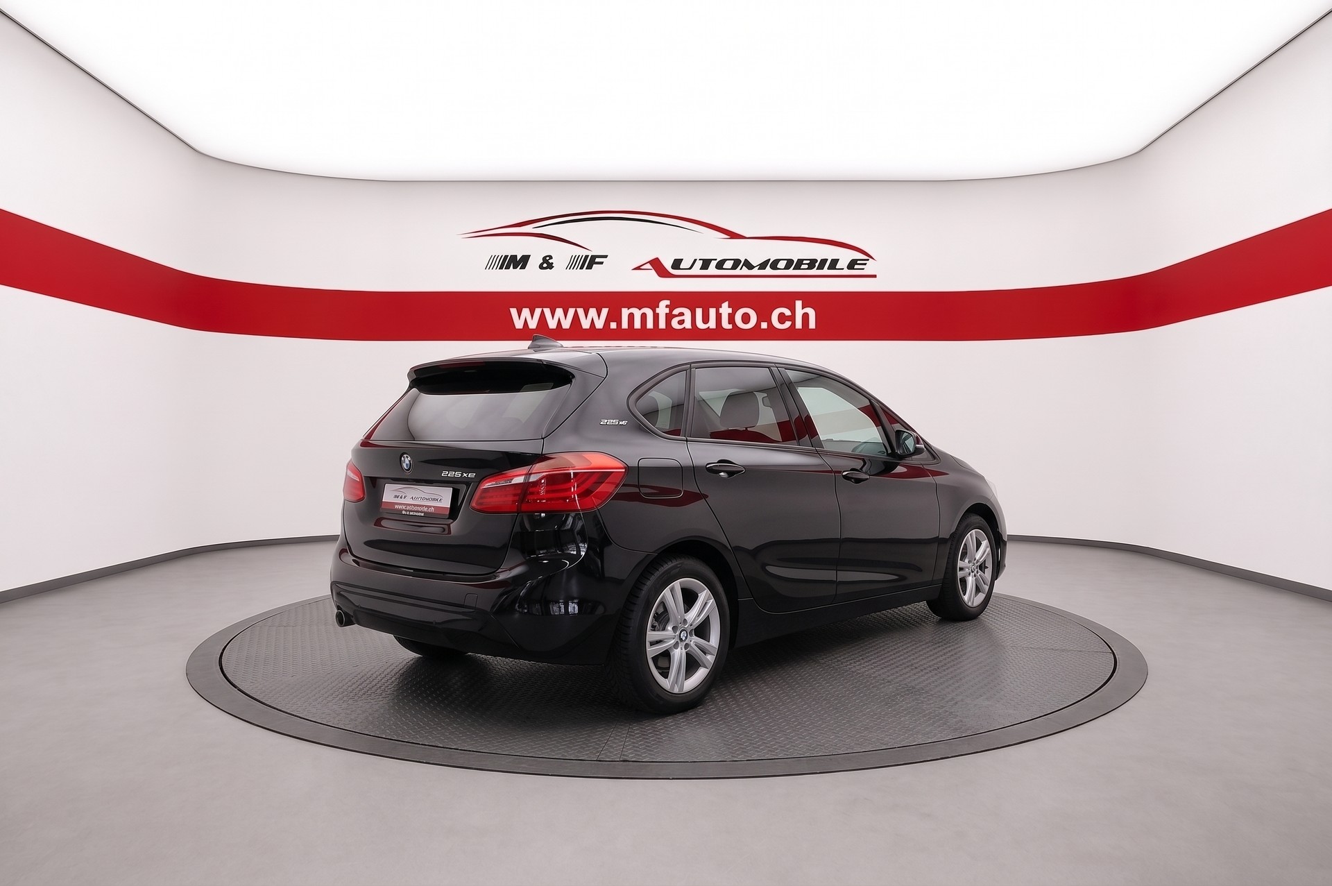 BMW 225xe Active Tourer-image-5