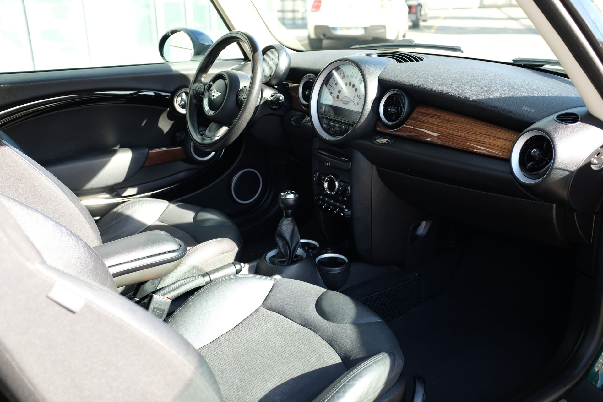 MINI 1.6i Cooper S-image-8