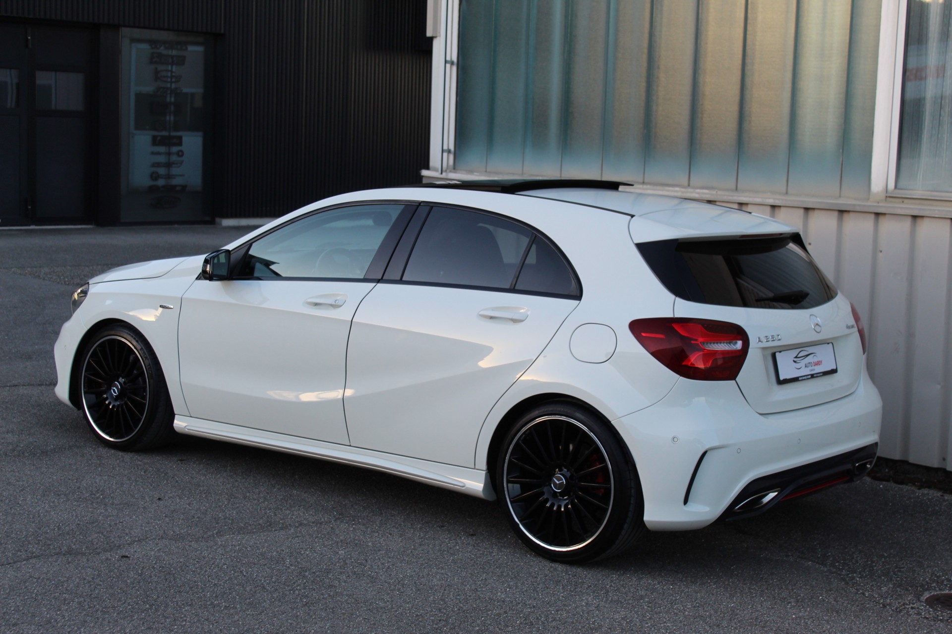 MERCEDES-BENZ A 250 Sport 4Matic 7G-DCT AMG-Line-image-4