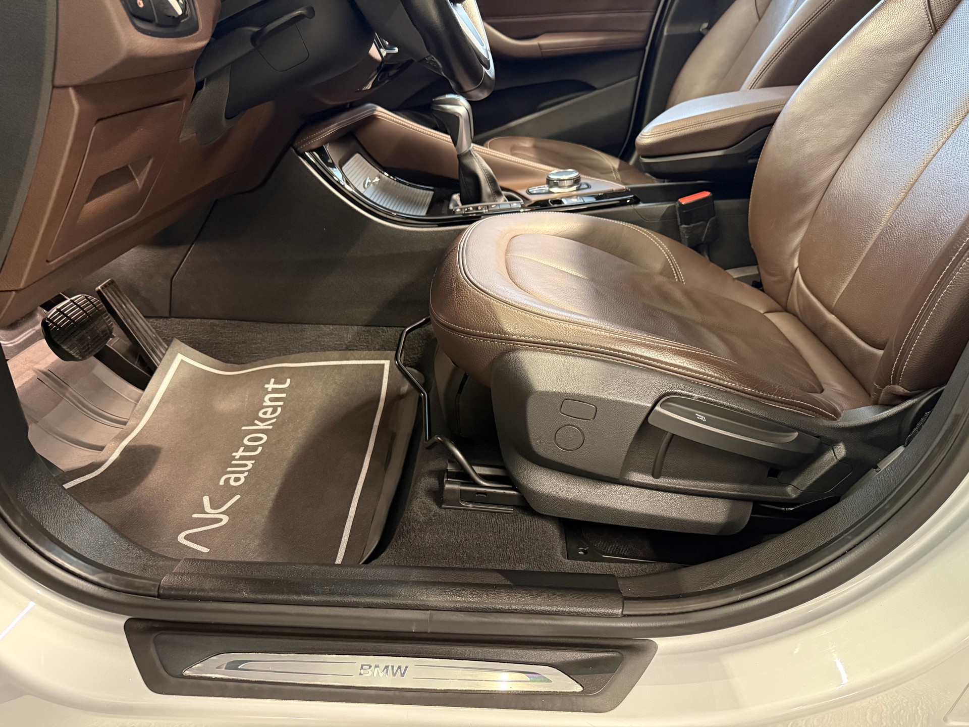 BMW X1 xDrive 25i xLine Steptronic-image-15