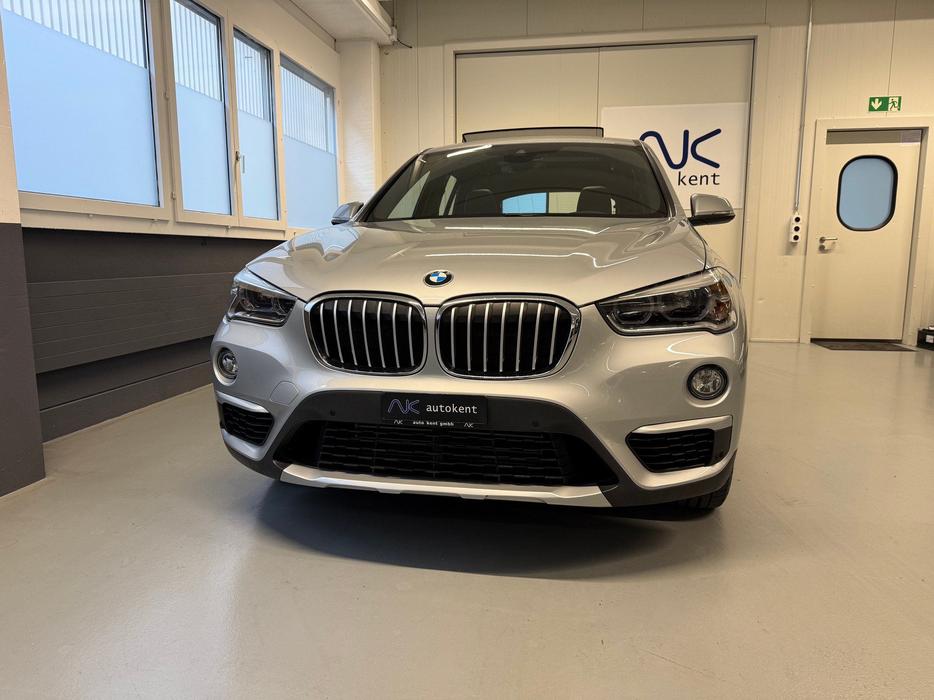 BMW X1 xDrive 25i xLine Steptronic-showroom-element-1