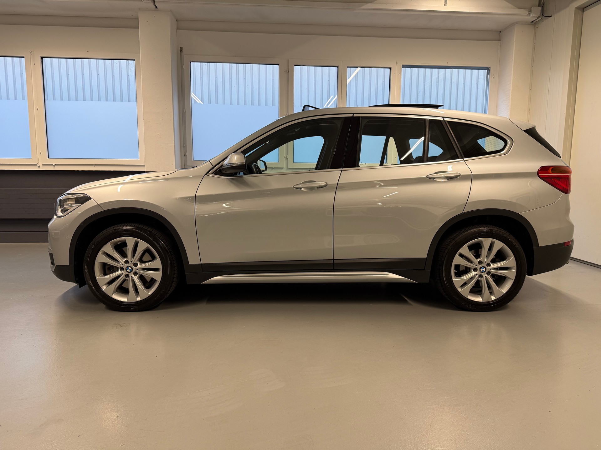 BMW X1 xDrive 25i xLine Steptronic-showroom-element-2