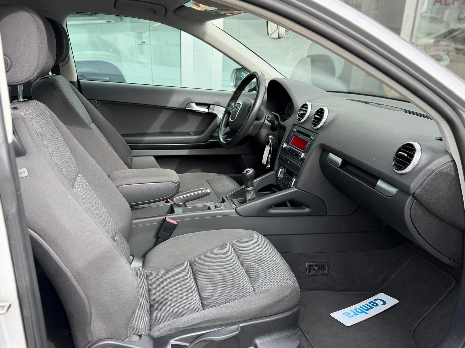 AUDI A3 Sportback 2.0 FSI Ambiente-image-12