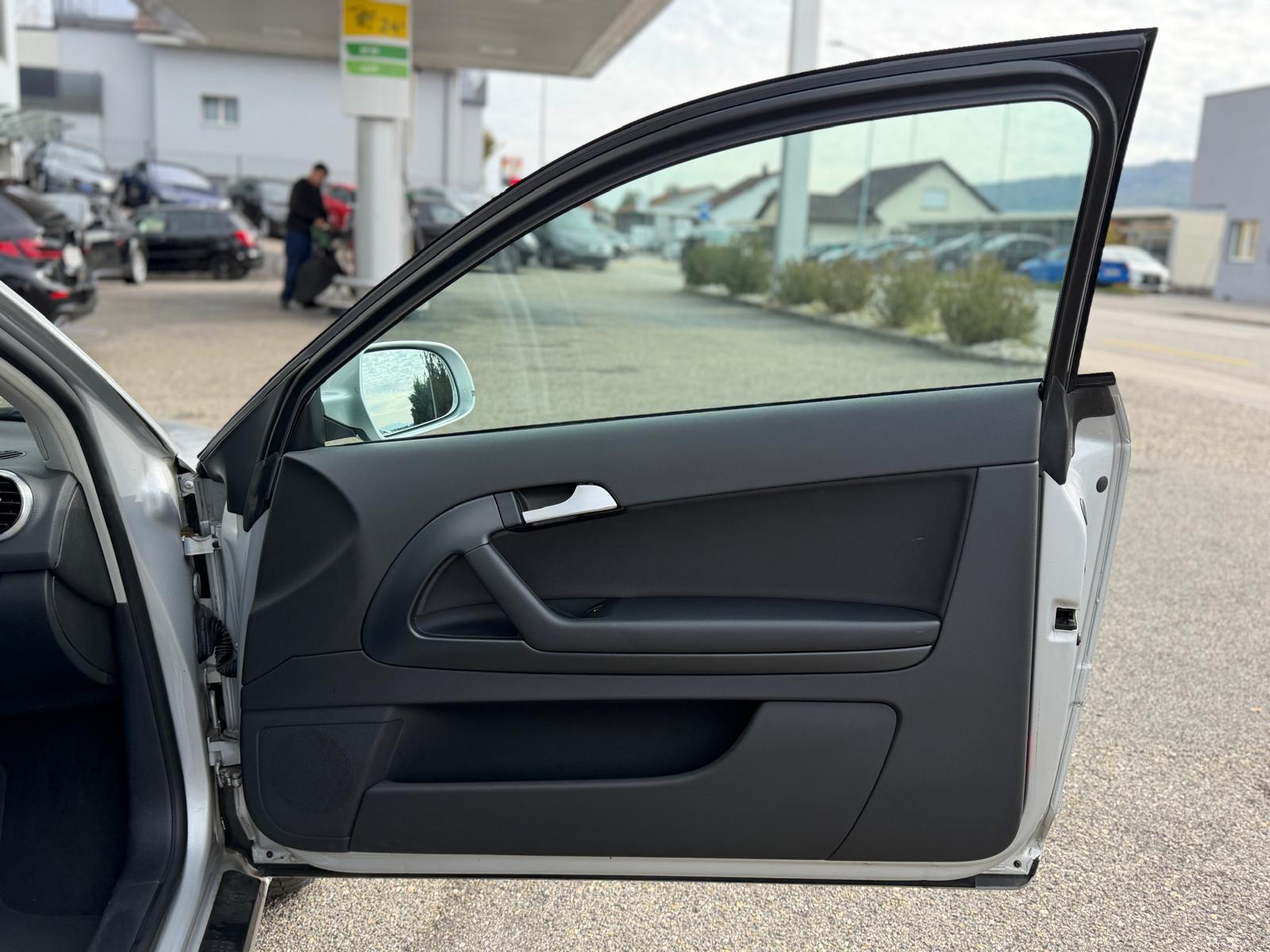 AUDI A3 Sportback 2.0 FSI Ambiente-image-11