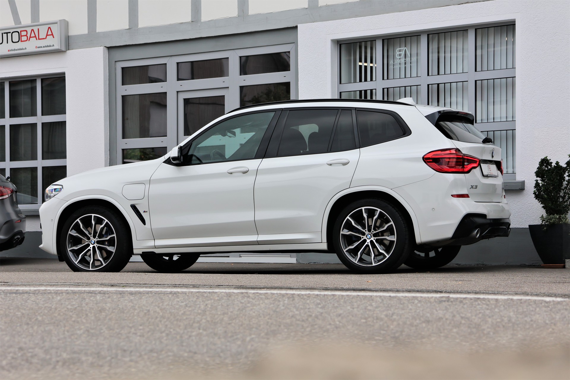 BMW X3 xDrive 30e M Sport (CH) + 2.0T AHK-image-3