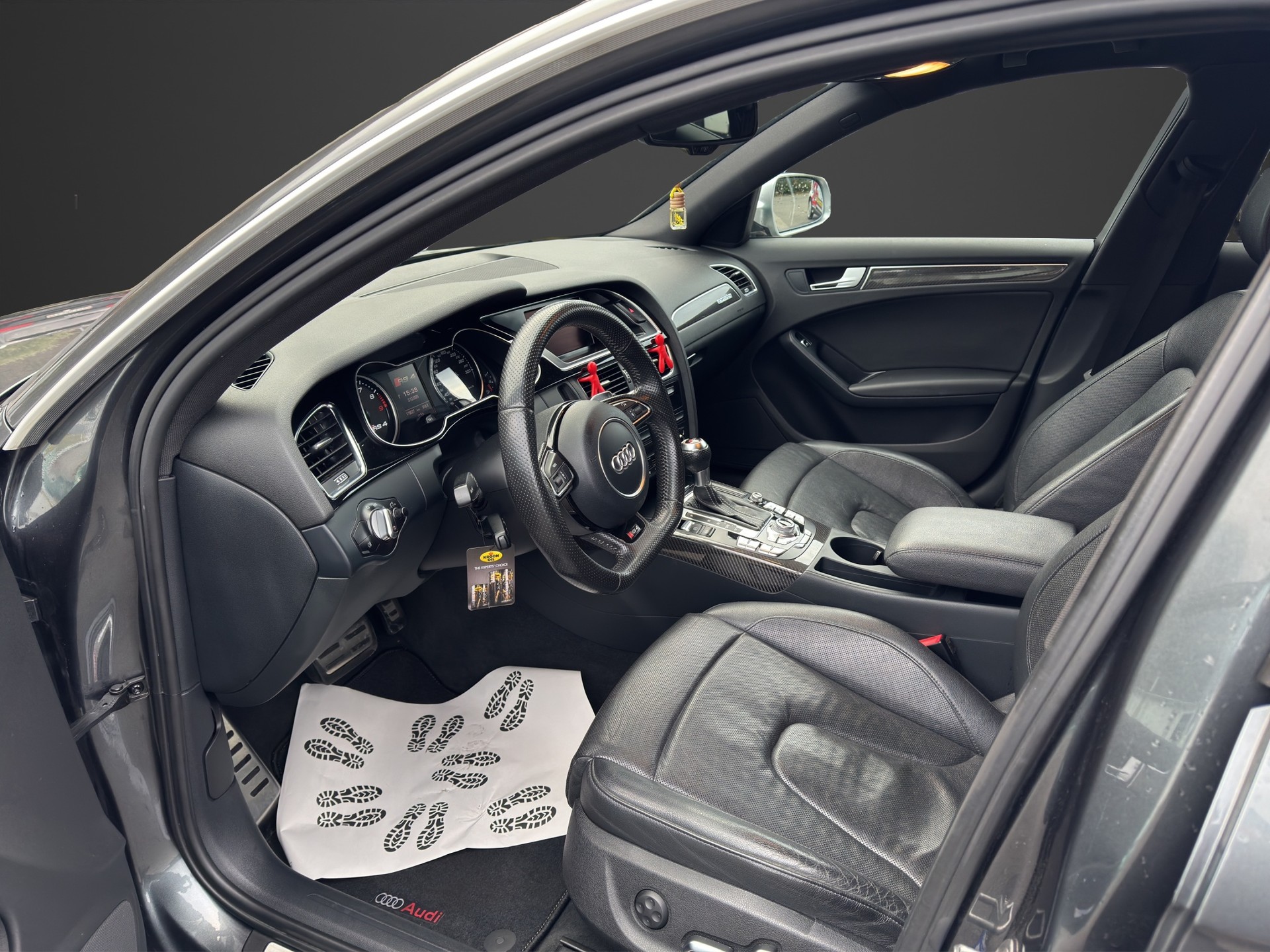 AUDI RS4 Avant 4.2 FSI V8 quattro S-tronic-image-14