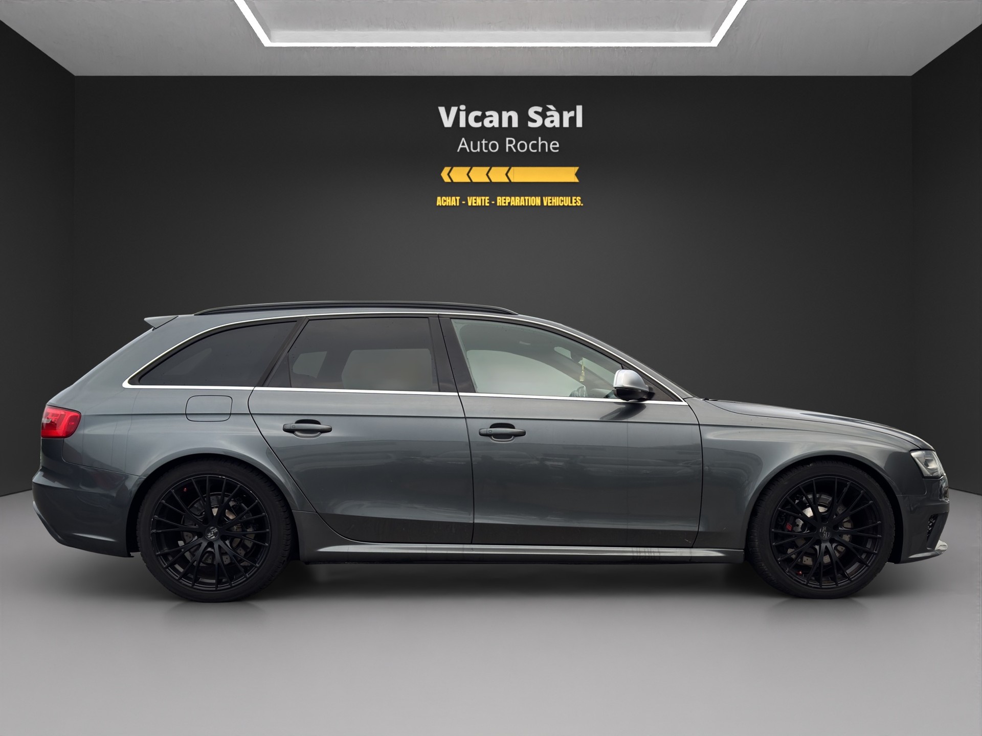 AUDI RS4 Avant 4.2 FSI V8 quattro S-tronic-image-4