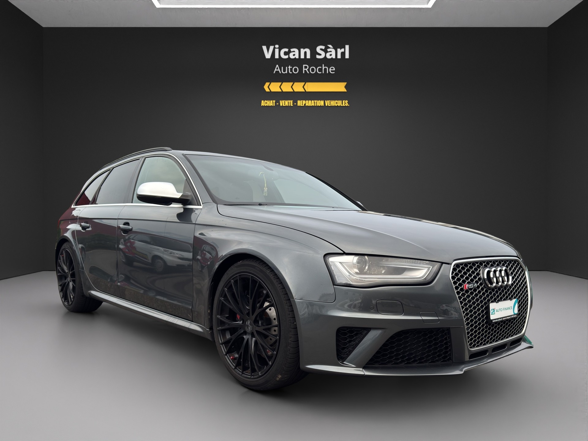 AUDI RS4 Avant 4.2 FSI V8 quattro S-tronic-image-2