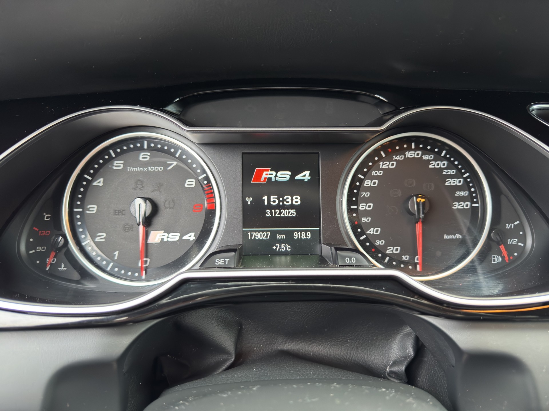AUDI RS4 Avant 4.2 FSI V8 quattro S-tronic-image-11