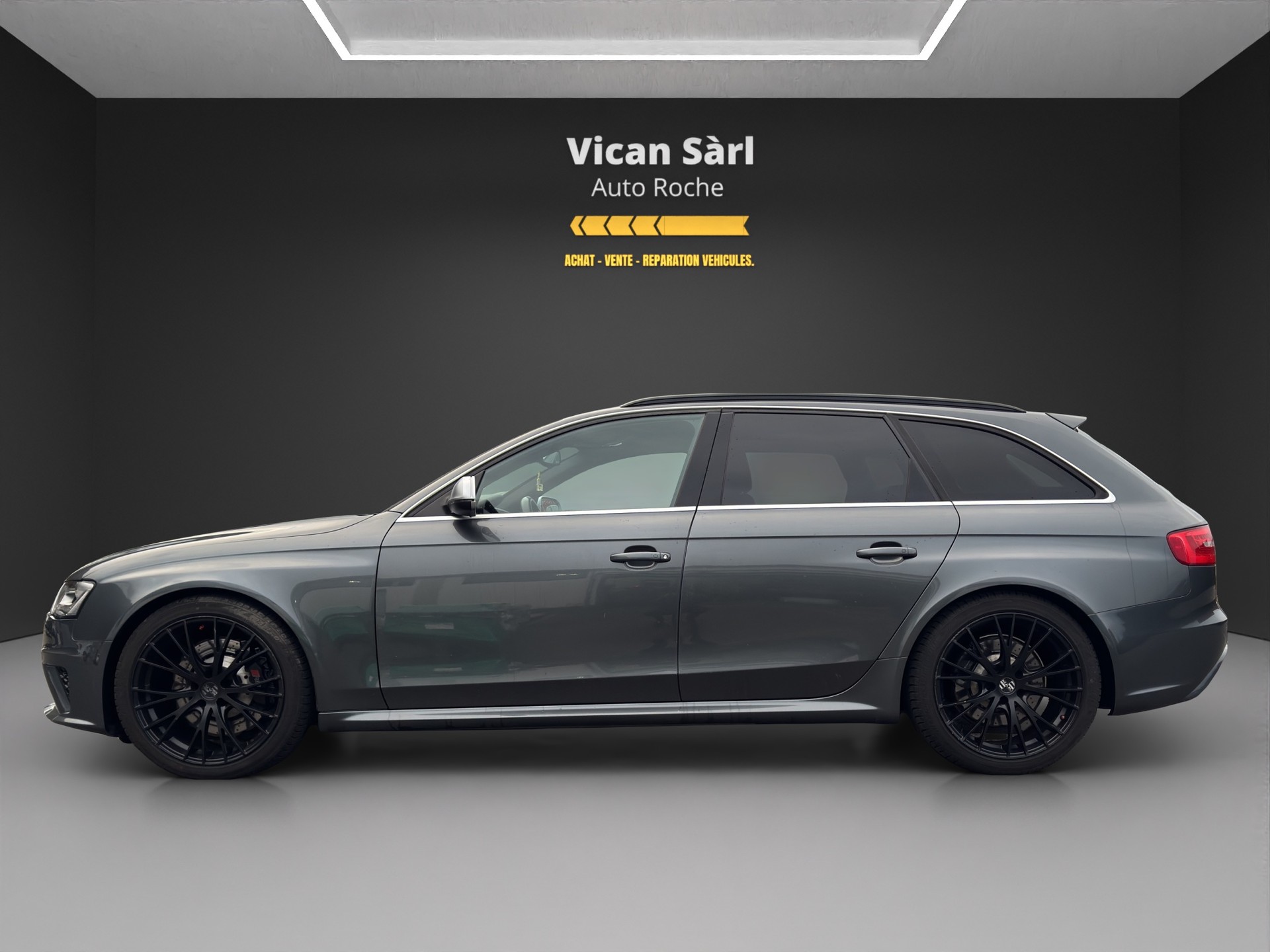 AUDI RS4 Avant 4.2 FSI V8 quattro S-tronic-image-3