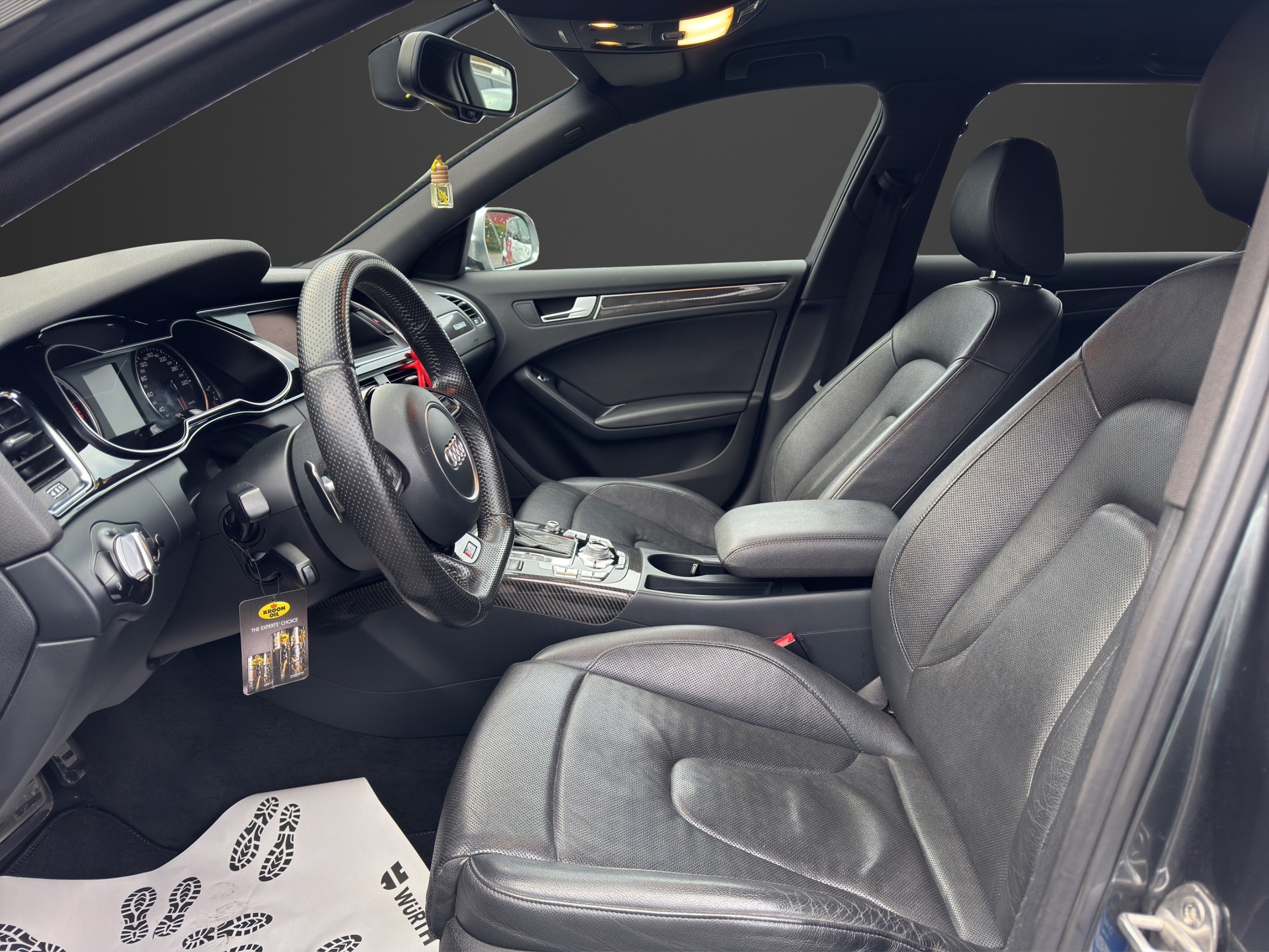 AUDI RS4 Avant 4.2 FSI V8 quattro S-tronic-image-12