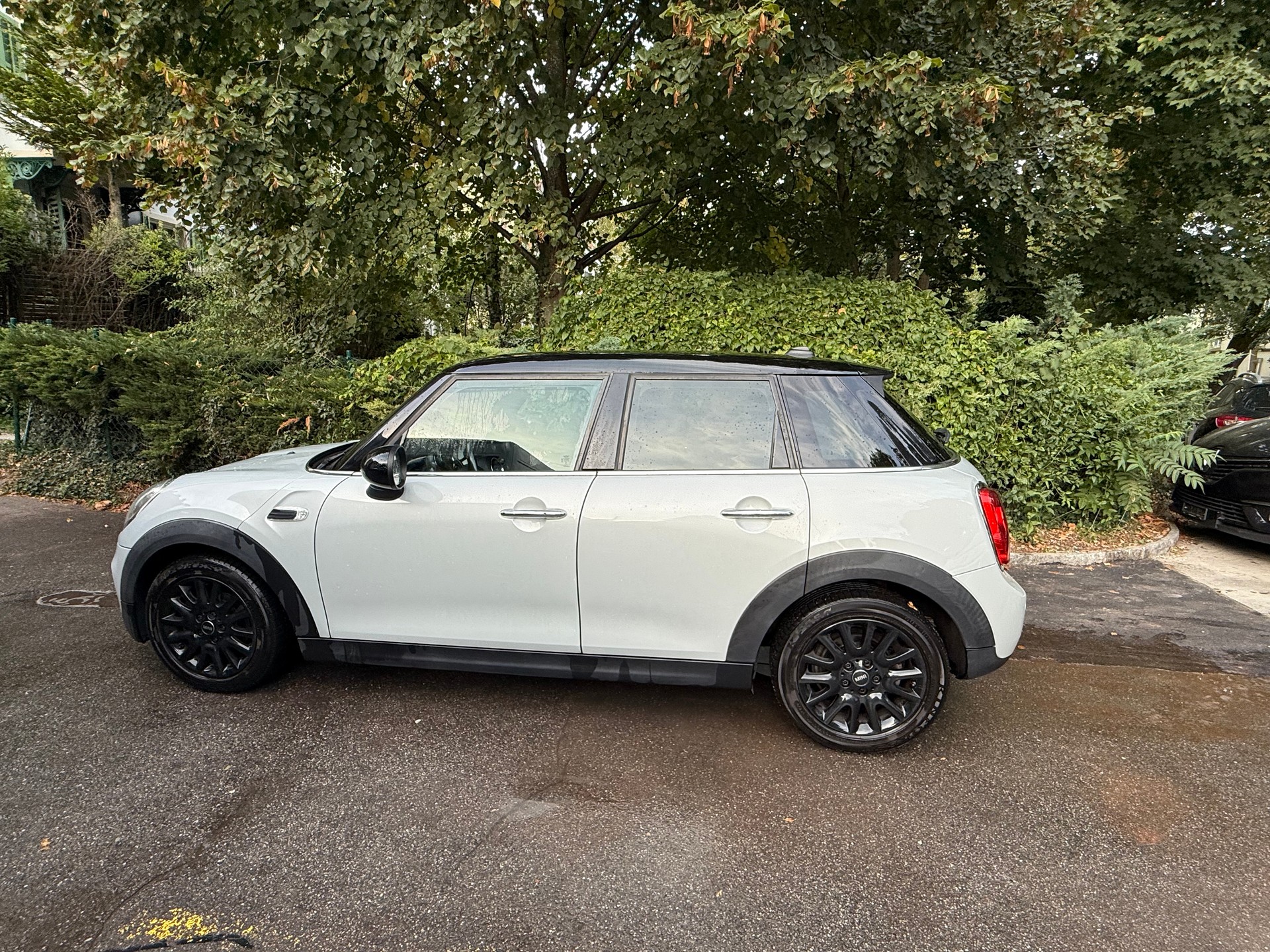 MINI Cooper Classic Edition-image-2