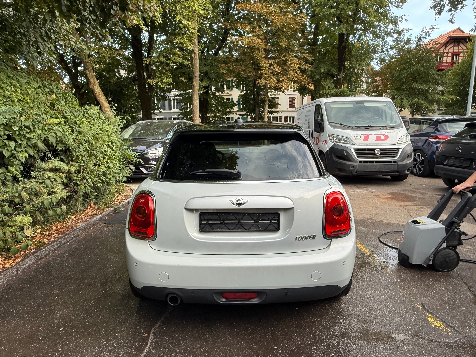 MINI Cooper Classic Edition-image-1