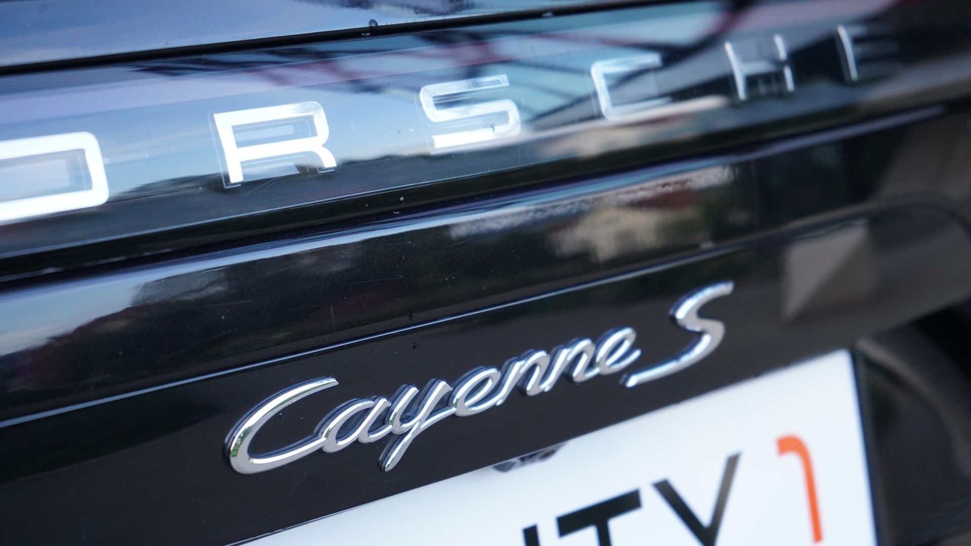 PORSCHE Cayenne S-image-7
