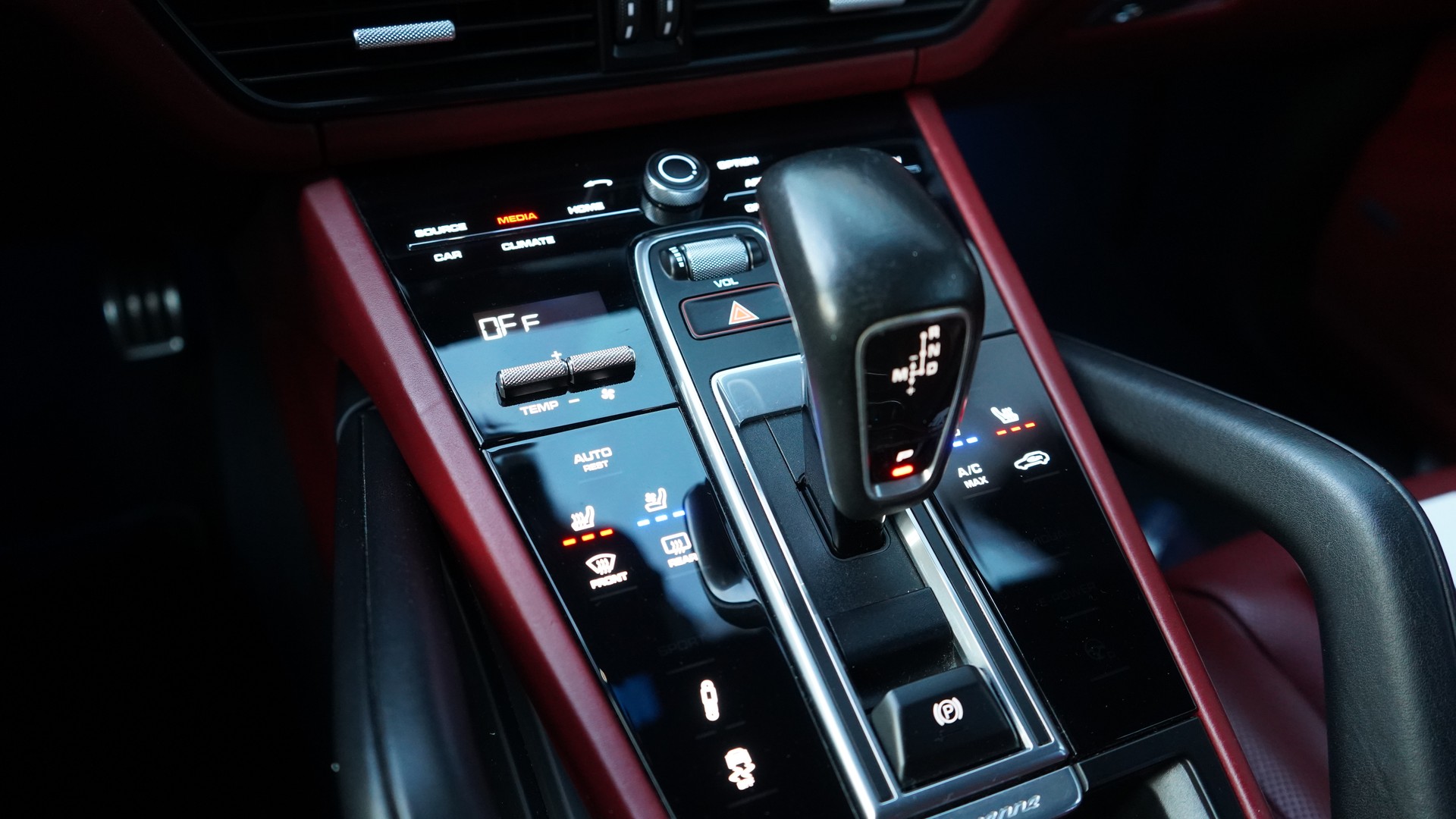 PORSCHE Cayenne S-image-21
