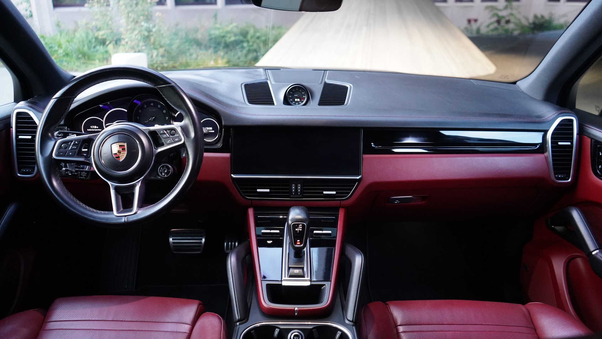 PORSCHE Cayenne S-image-12