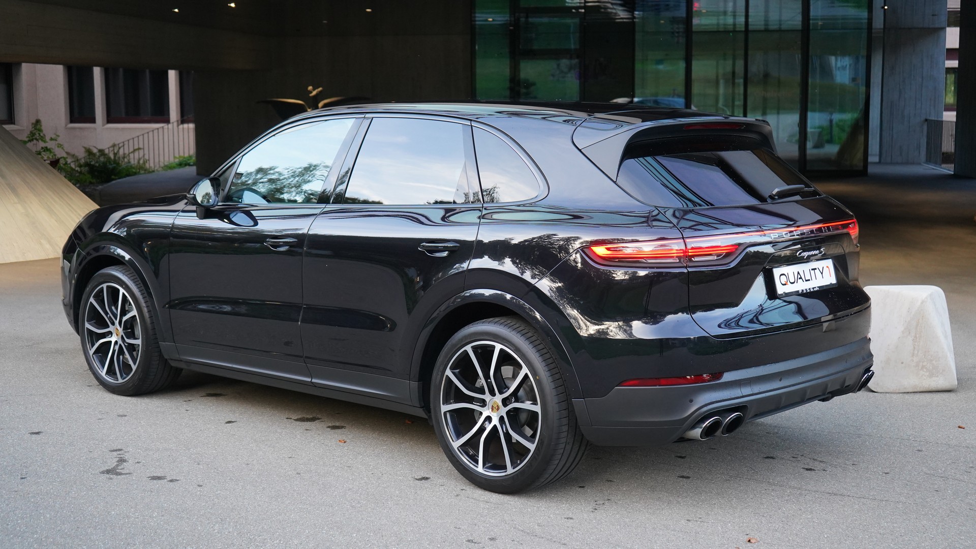 PORSCHE Cayenne S-image-2