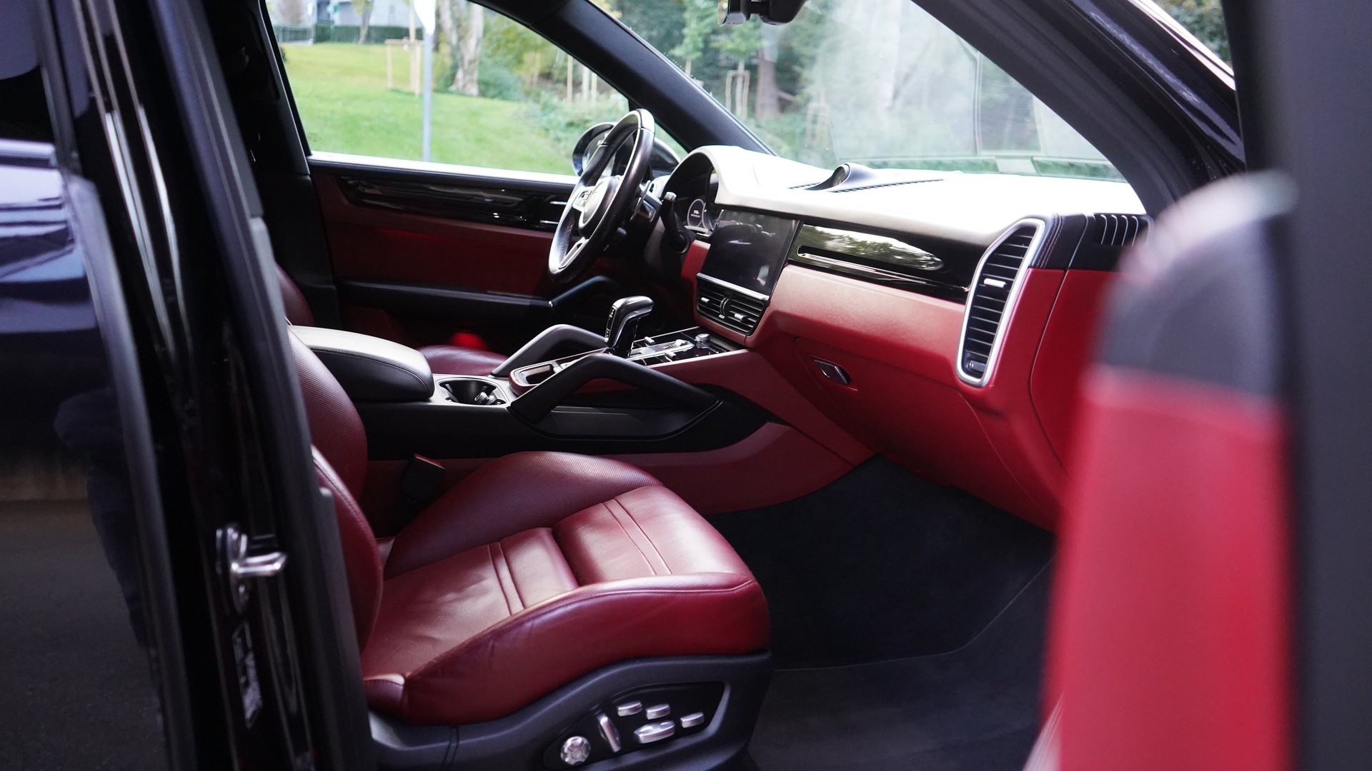 PORSCHE Cayenne S-image-16