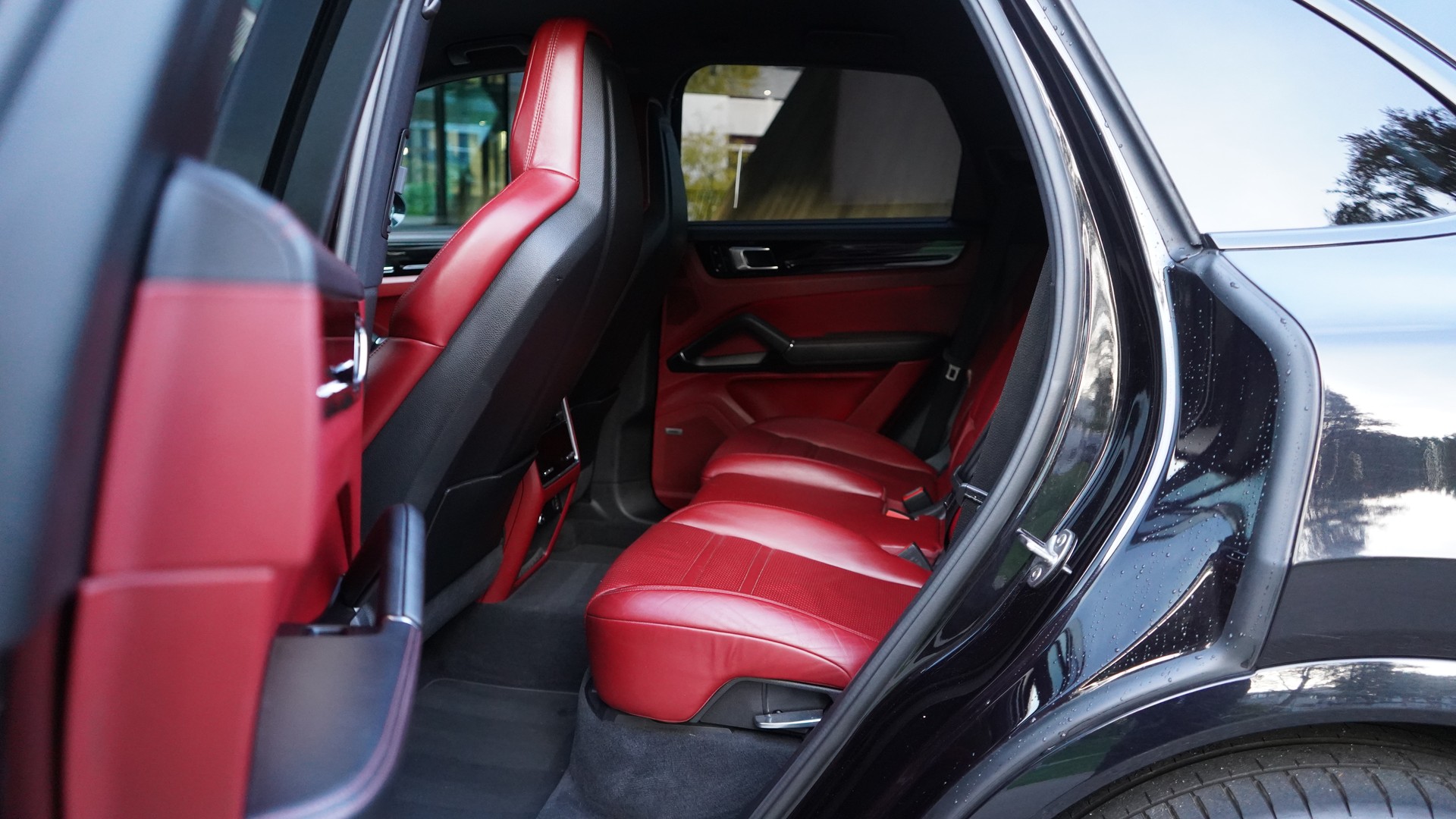 PORSCHE Cayenne S-image-9