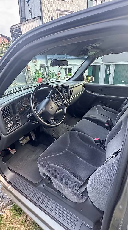 GMC Sierra-image-2